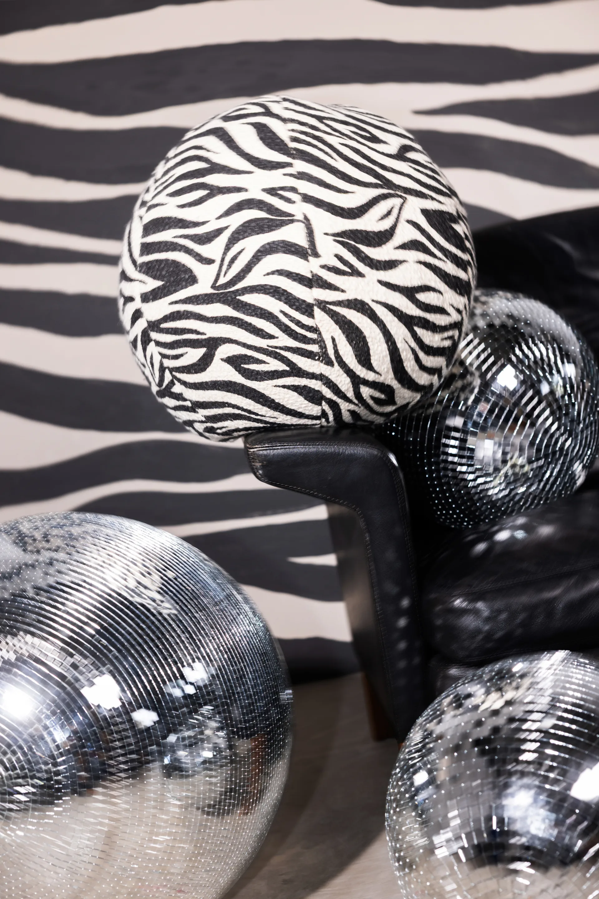 Anima tyyny Ø35 cm, Zebra-musta Byon