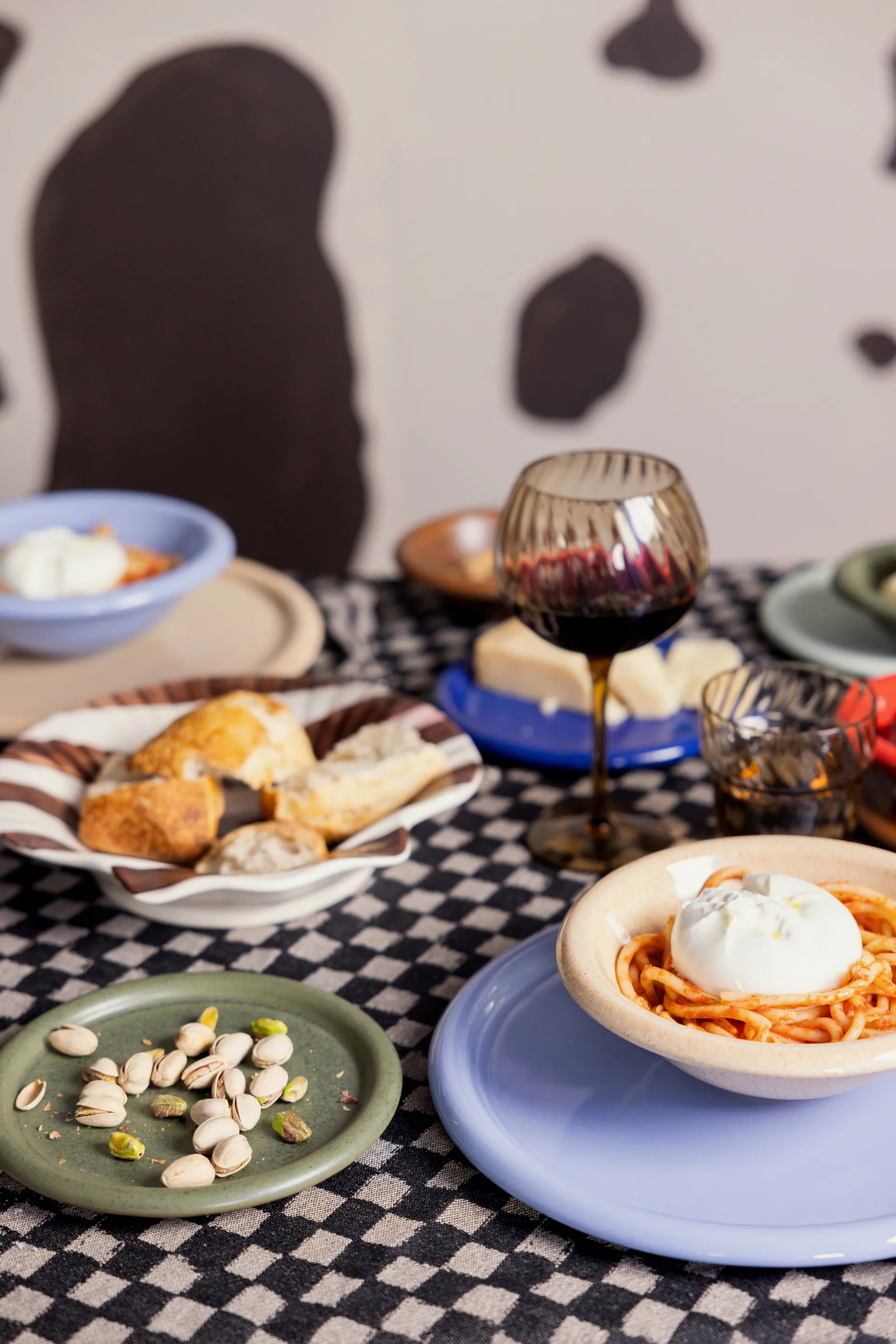 Armona stripe lautanen 23,5x23,5 cm, Tummanruskea-valkoinen Byon