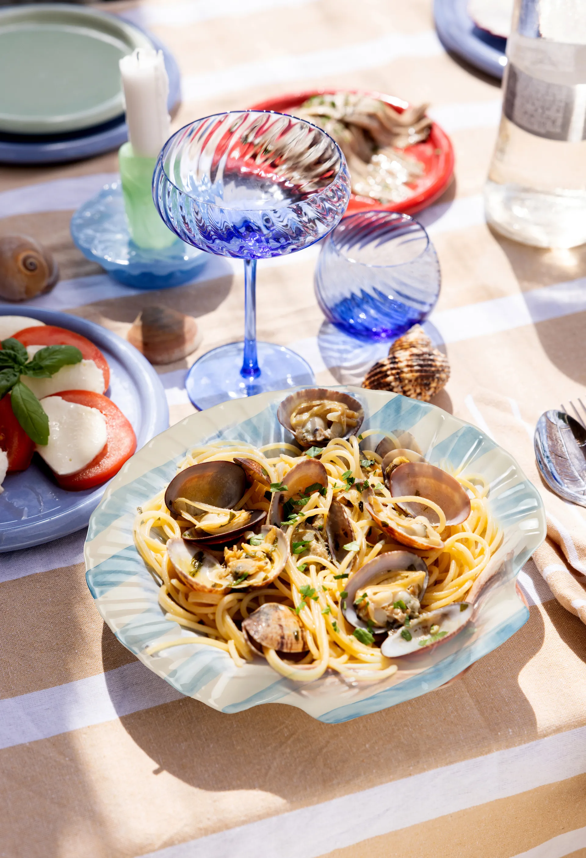 Armona stripe lautanen 23,5x23,5 cm, Vaaleansininen-valkoinen Byon