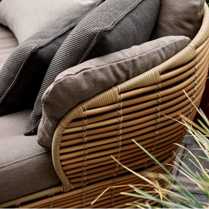 Basket lounge-nojatuoli, Graphite grey, sisältää harmaat tyynyt Cane-line