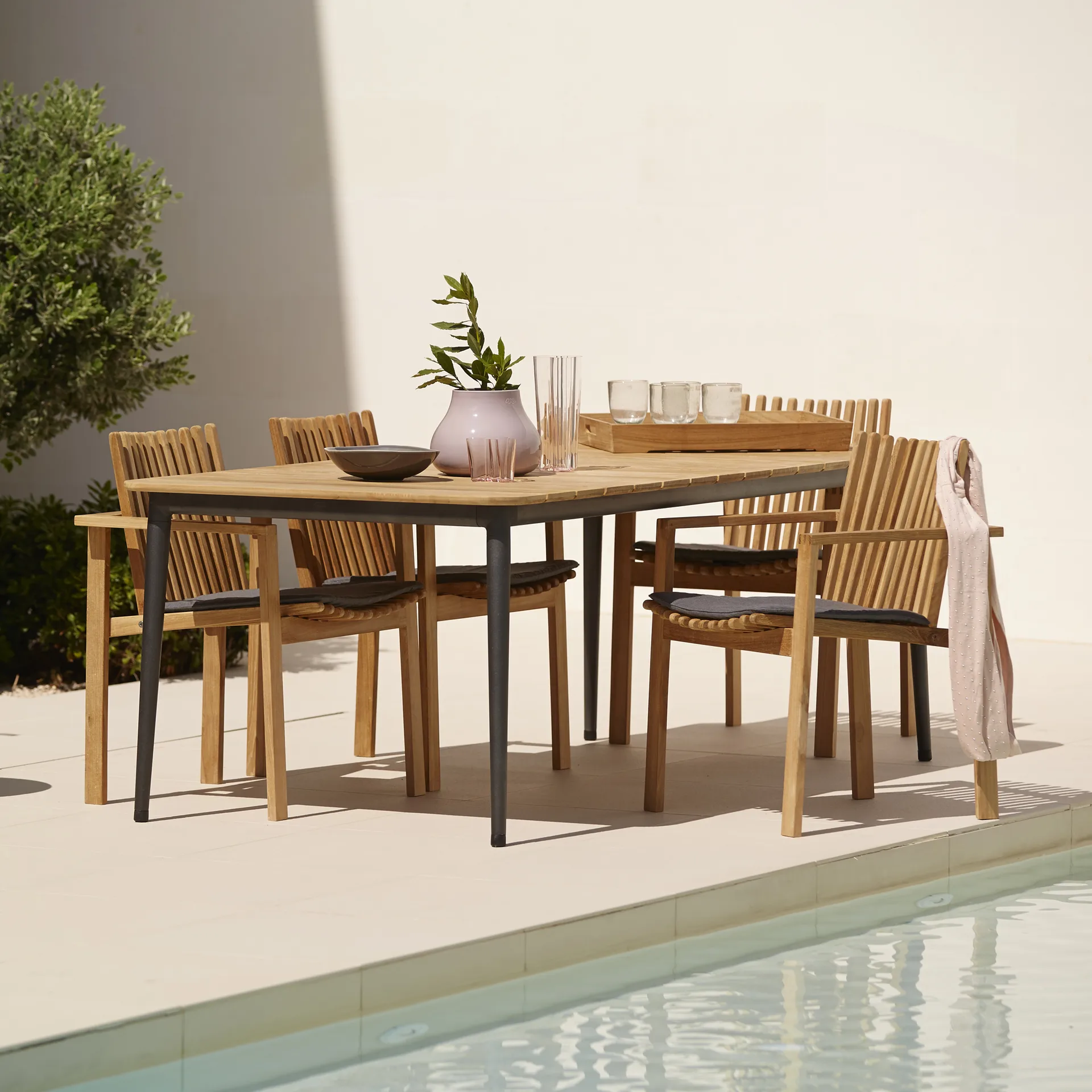 Core ruokapöytä tiikki 210x90x74 cm, Taupe jalusta Cane-line
