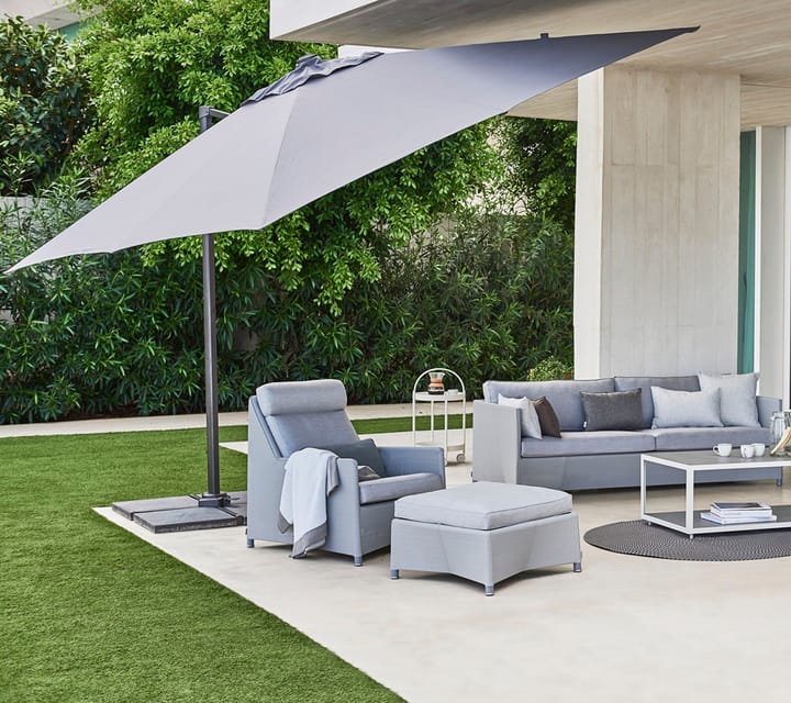 Hyde Luxe Tilt aurinkovarjo 300x300 cm, Dusty white-hopean anodisoitu jalusta Cane-line