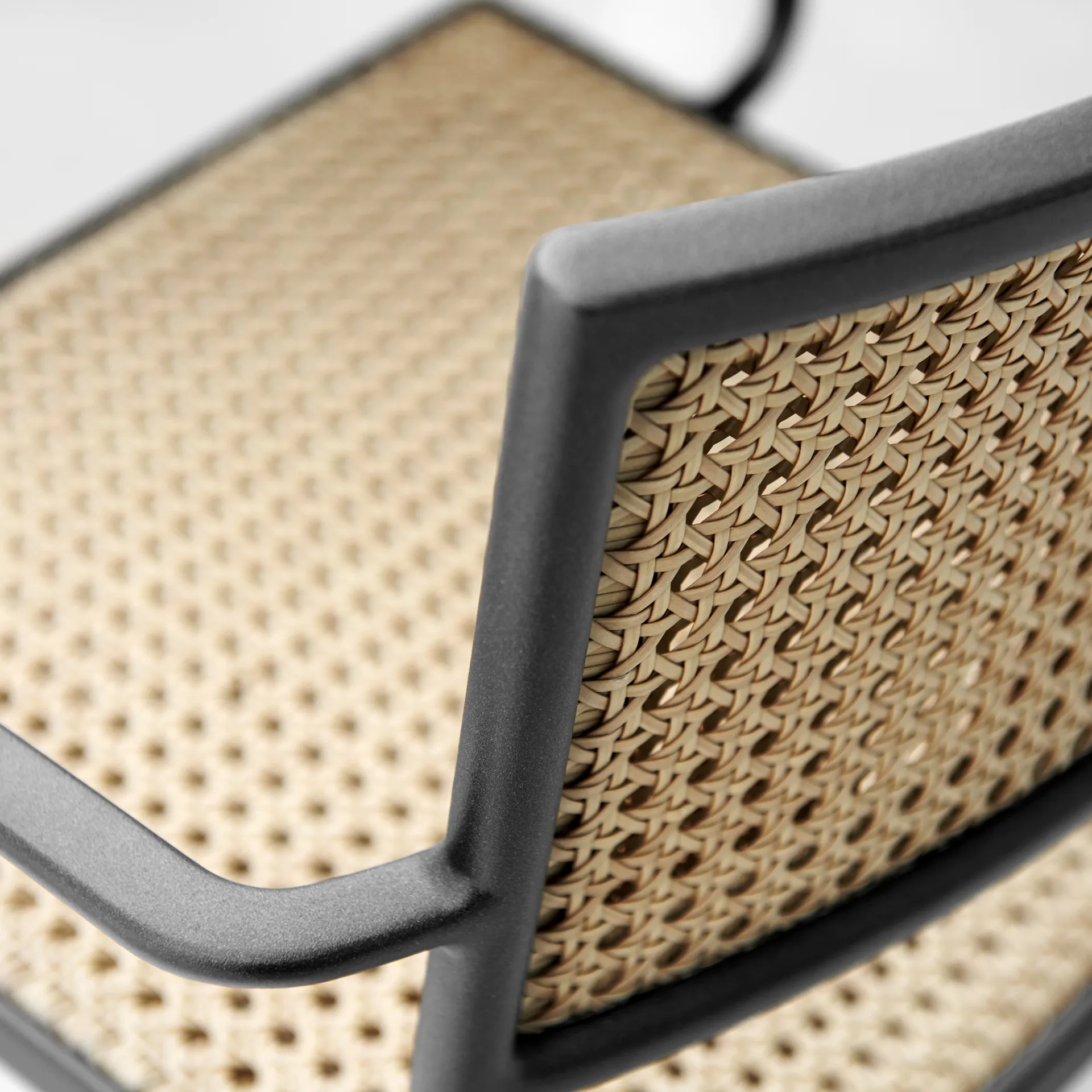 Less nojatuoli, Light grey Cane-line