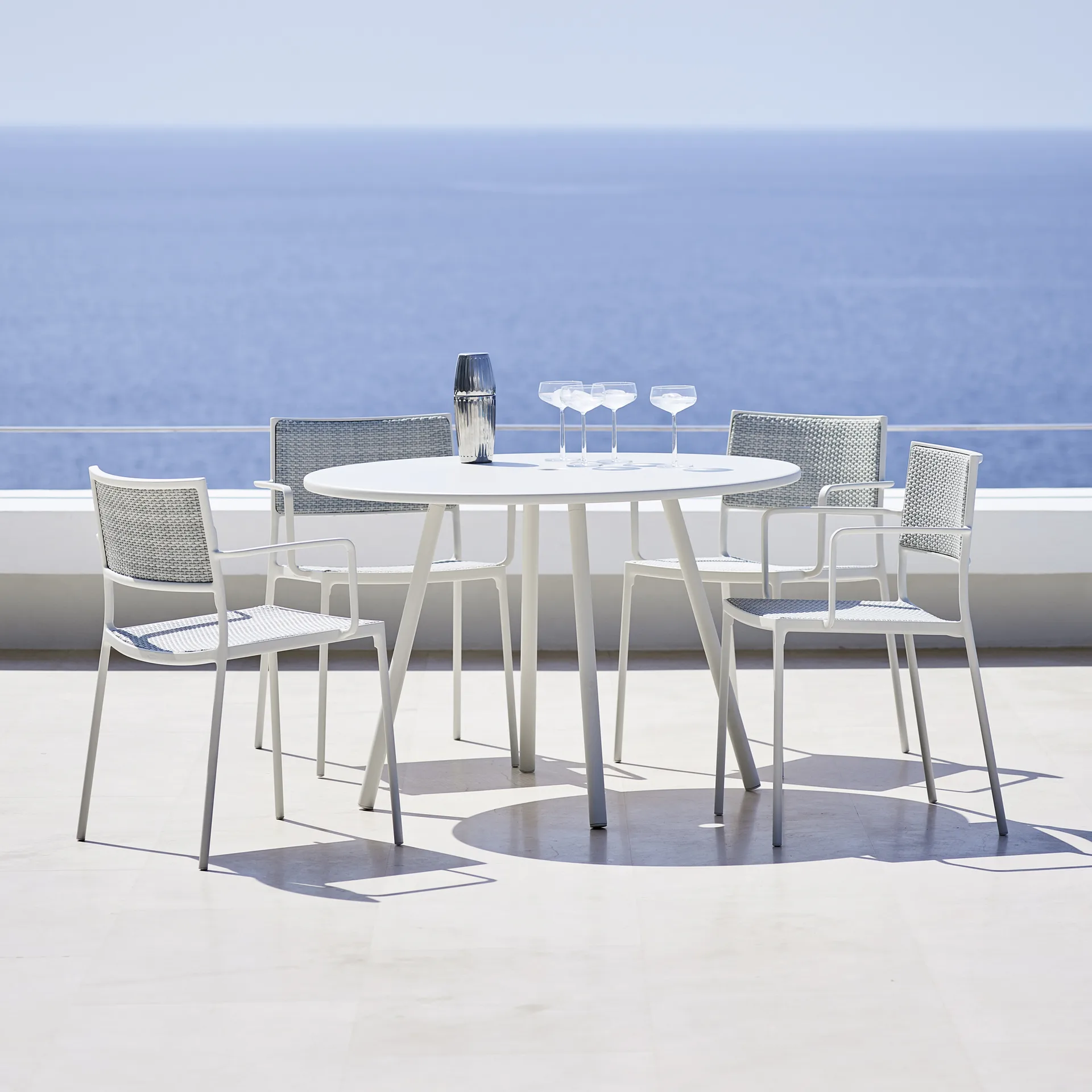 Less nojatuoli, Light grey Cane-line