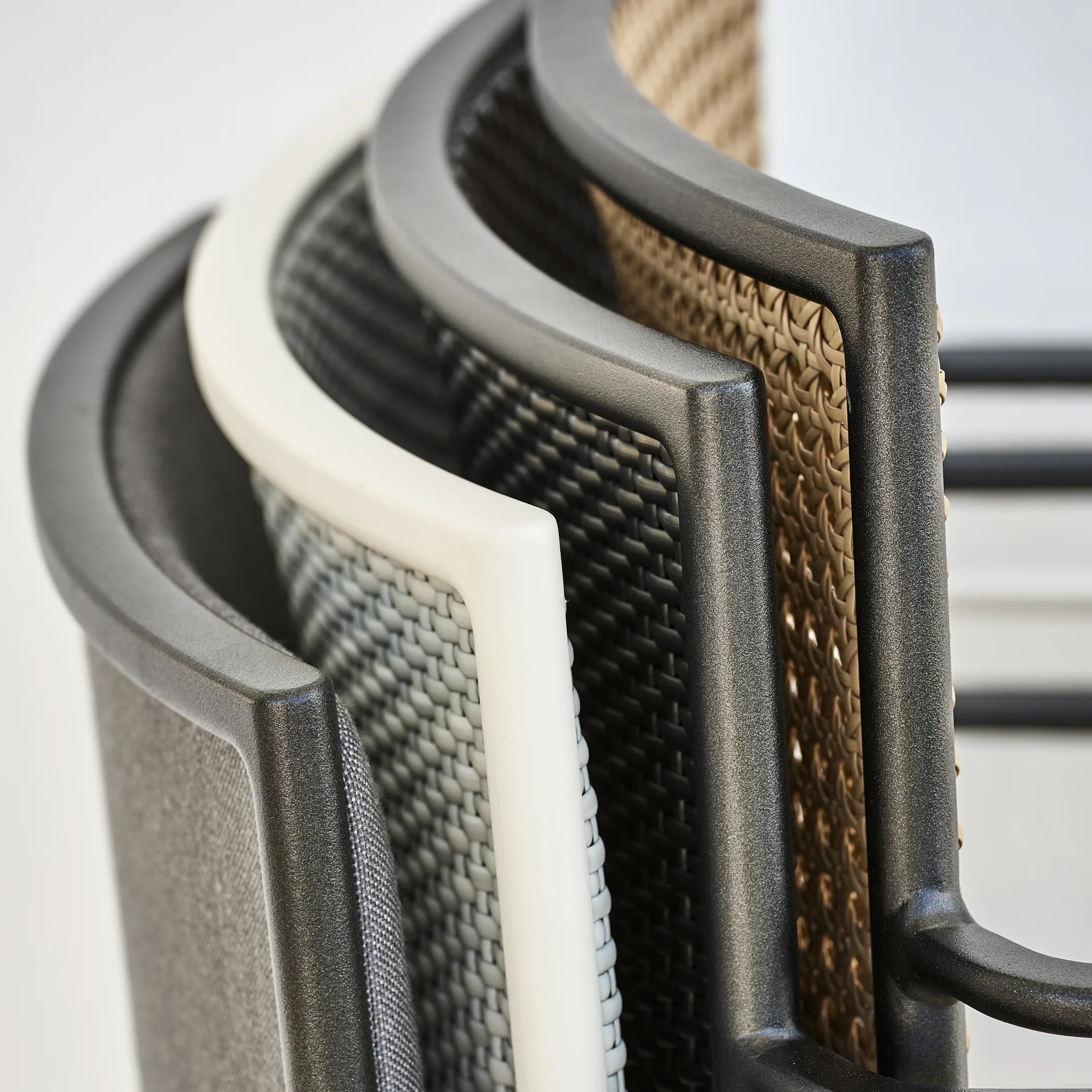 Less nojatuoli, Natural-lava grey jalusta Cane-line