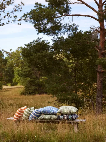 Block Stripe ulkotyyny 40x60 cm - Riviera blue-off white - Chhatwal & Jonsson