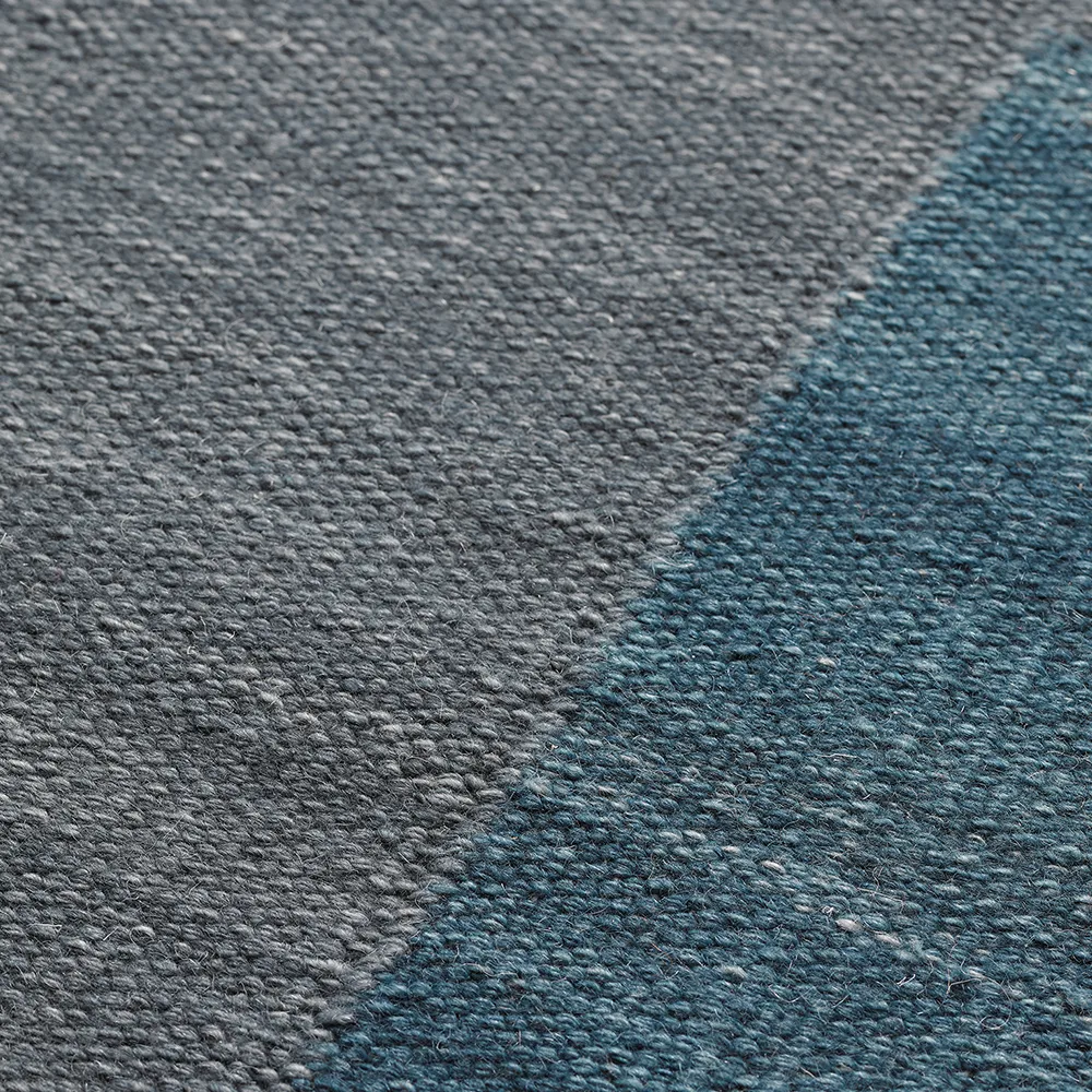 Ganga villamatto 170x240 cm, Greyish blue-dark blue Chhatwal & Jonsson
