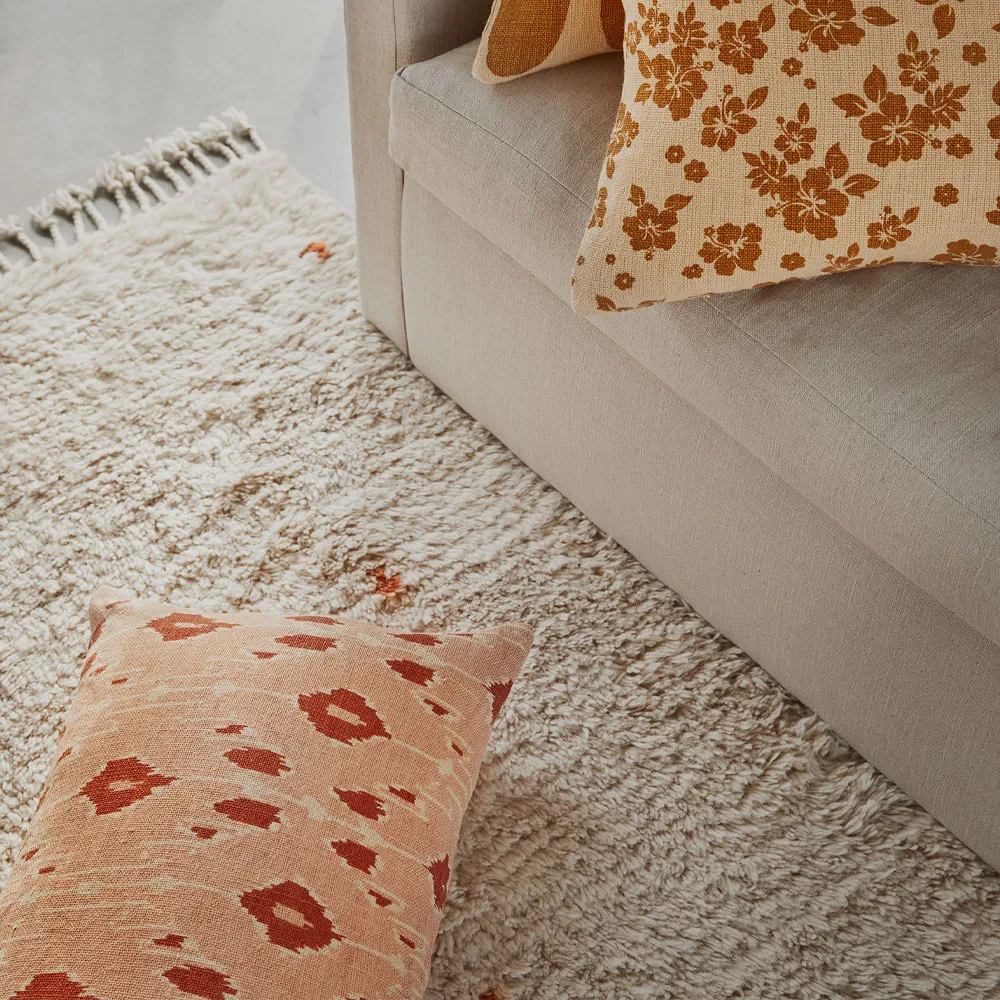 Ikat Goa -tyyny, Light beige/rose/apricot-40 cm Chhatwal & Jonsson