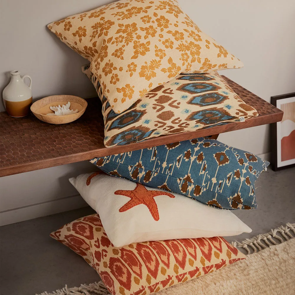 Ikat Goa -tyyny, Light beige/rose/apricot-40 cm Chhatwal & Jonsson
