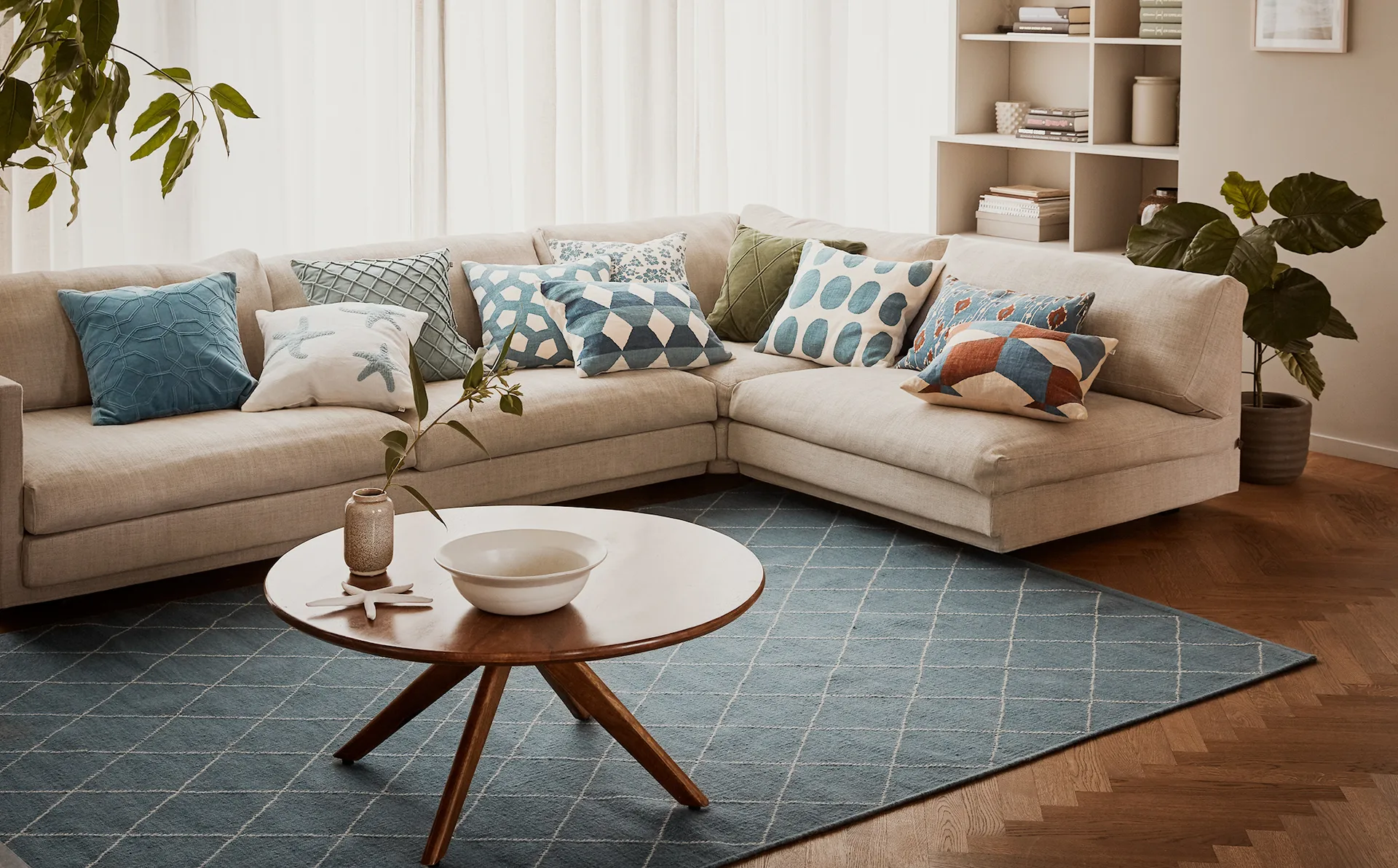 Ikat Goa -tyynynpäällinen 60x40 cm, Heaven blue-taupe Chhatwal & Jonsson