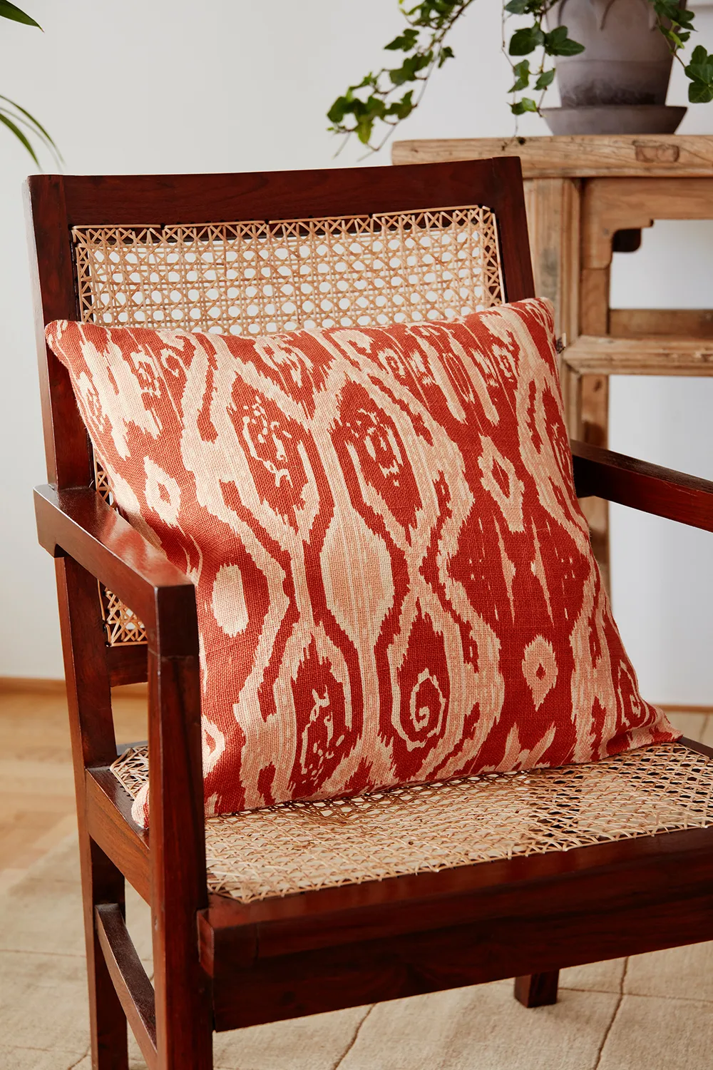 Ikat Madras tyynynpäällinen 50x50 cm, Apricot orange-rose Chhatwal & Jonsson