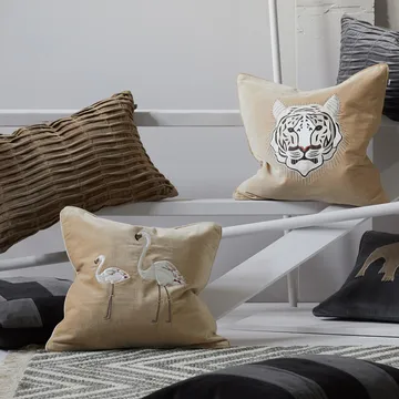 Kirjailtu flamingo-tyynyliina 50x50 cm - Beige - Chhatwal & Jonsson