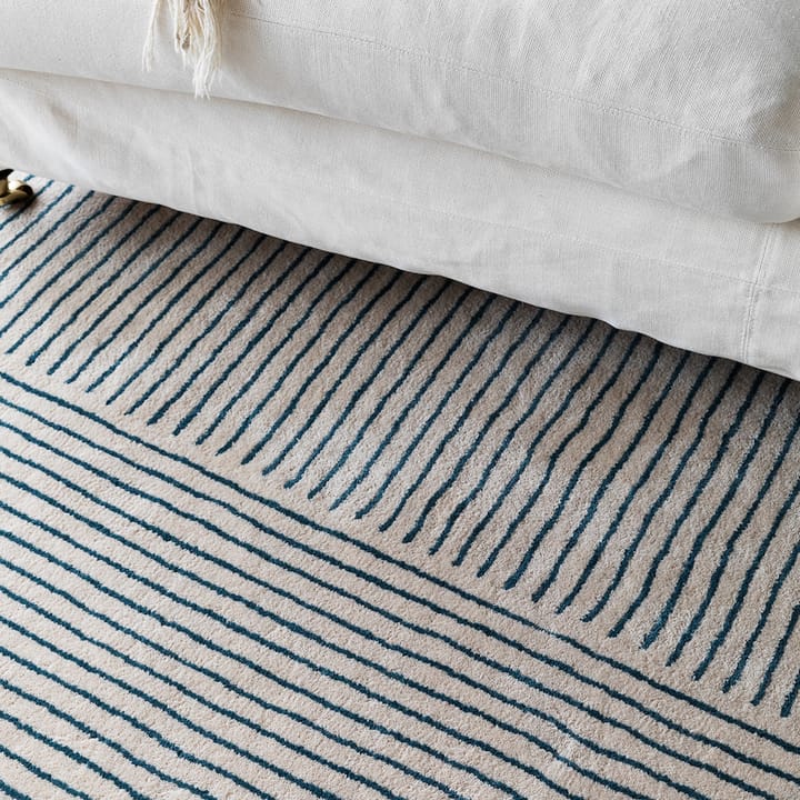 Radha villamatto 180x270 cm - Off white-heaven blue - Chhatwal & Jonsson