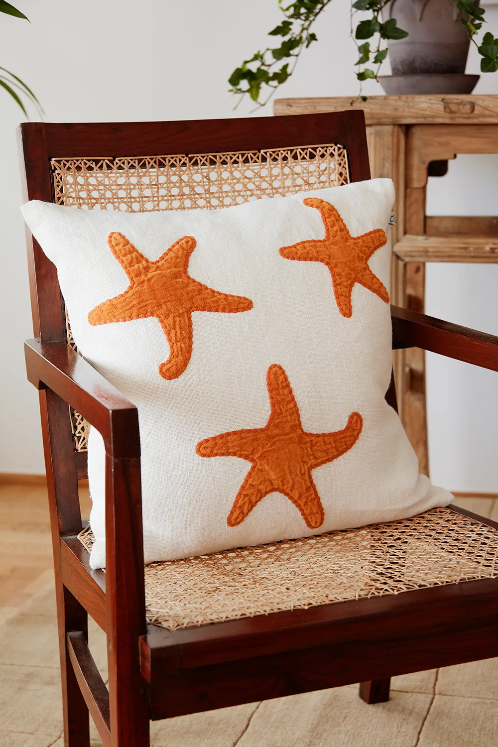 Star Fish -tyynynpäällinen 50x50 cm, Off white-orange Chhatwal & Jonsson