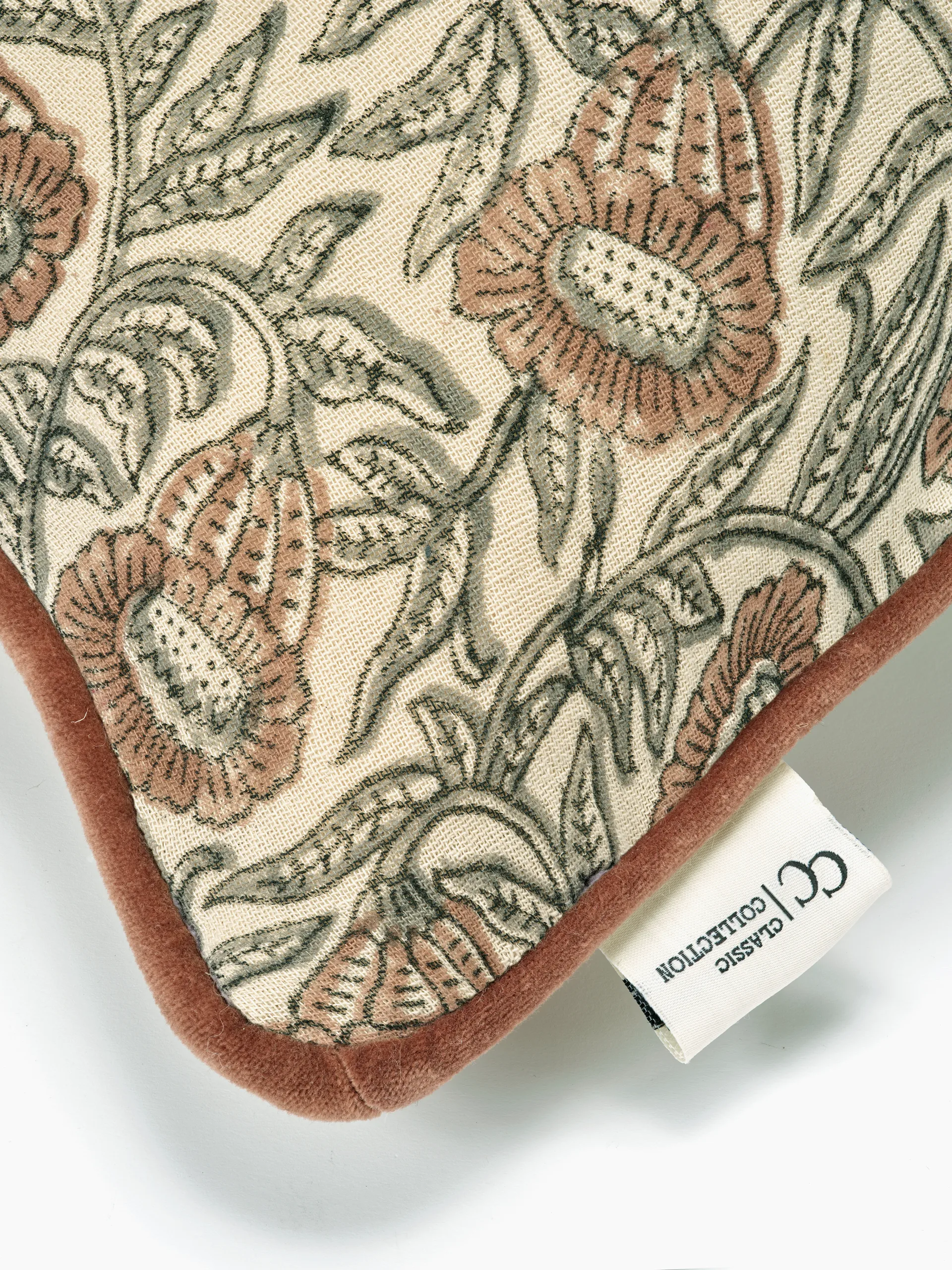 Bell tyynynpäällinen 50x50 cm, Mocha Classic Collection