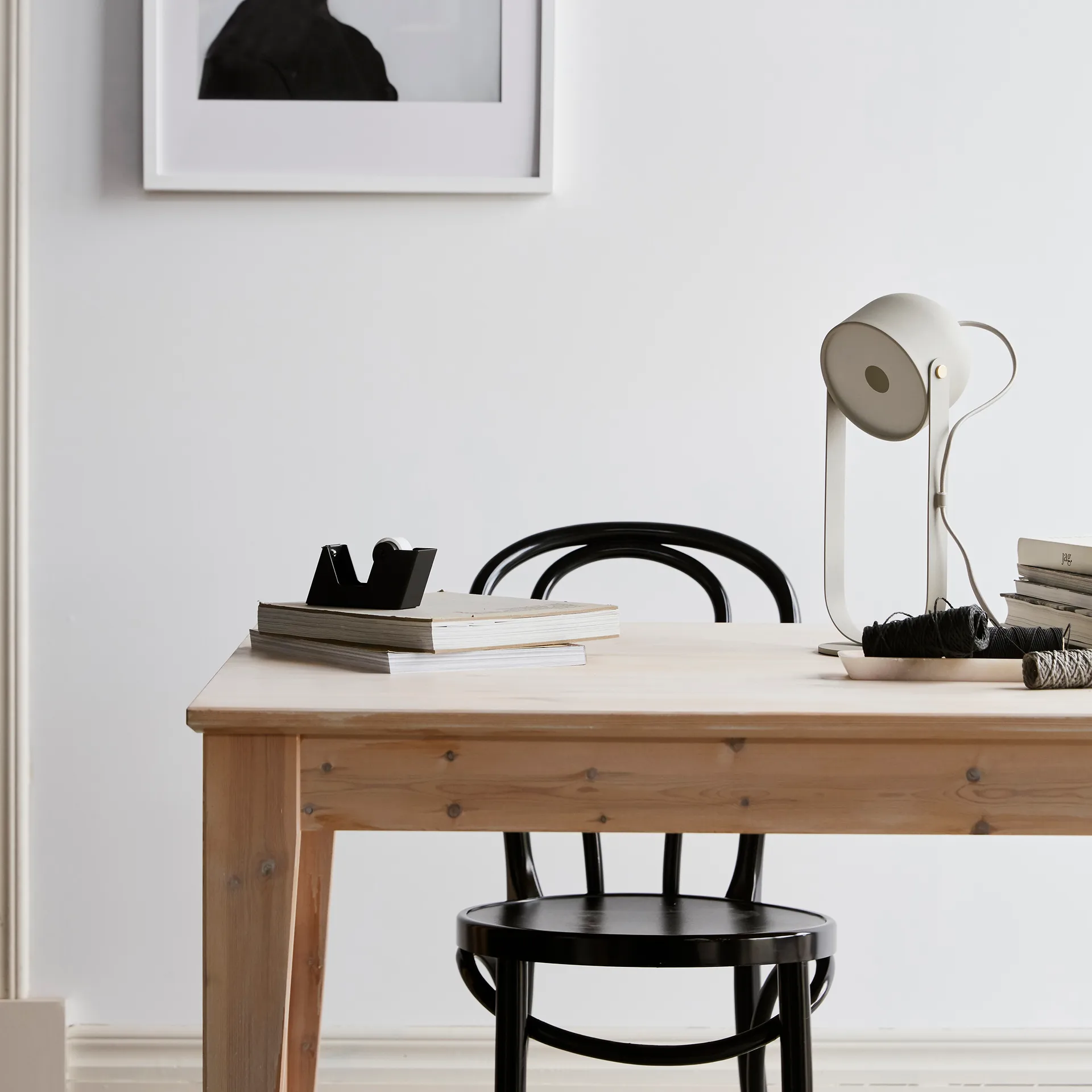 Svejk 13 pöytälamppu, Beige-messinki CO Bankeryd