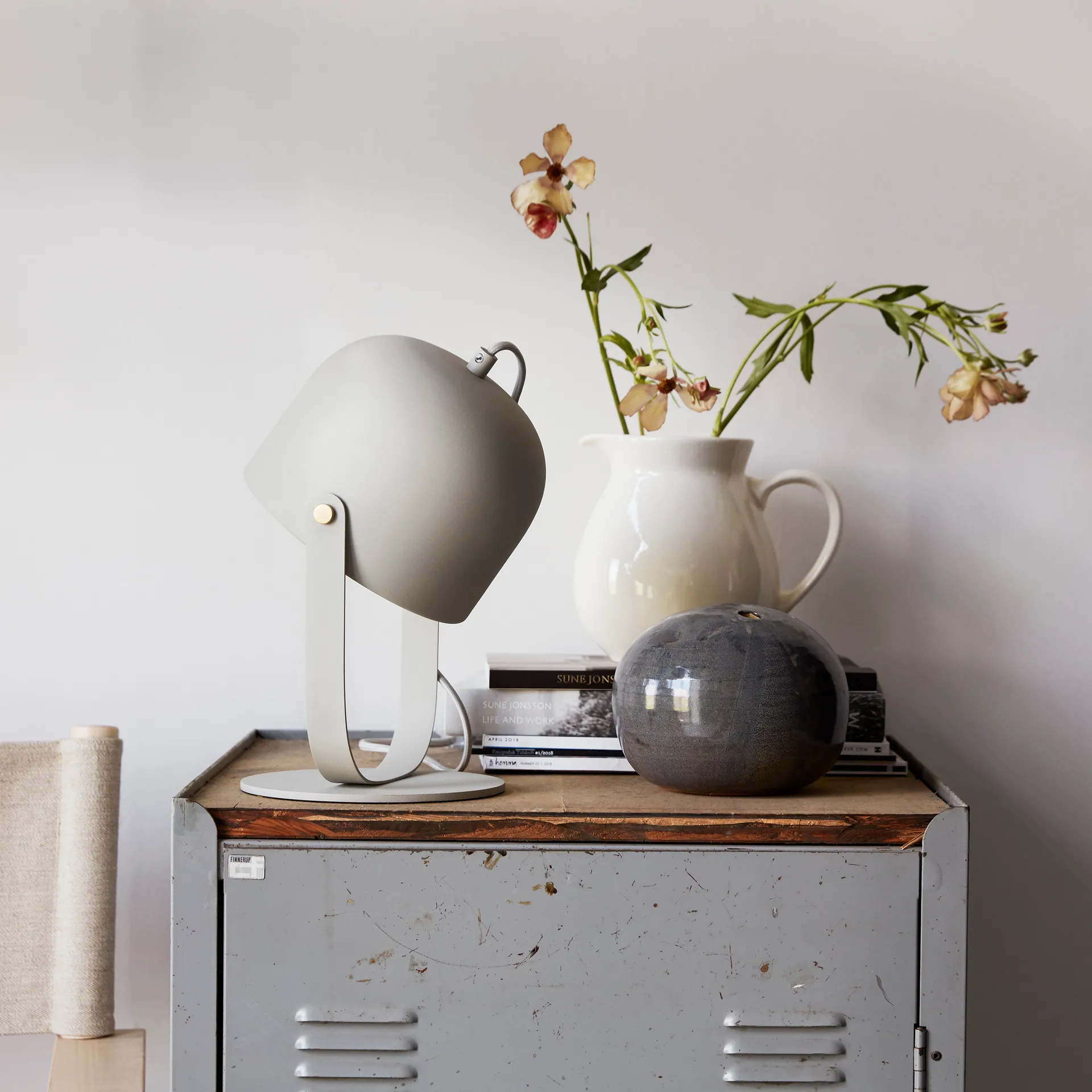 Svejk 18 pöytälamppu, Beige-messinki CO Bankeryd