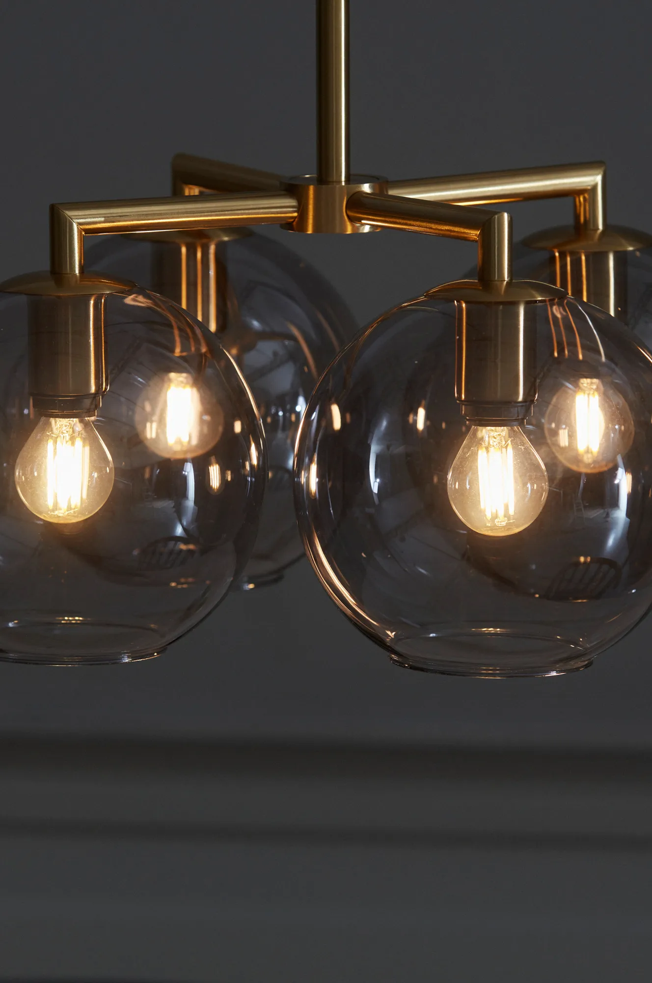 Ture riippuvalaisin 30 cm, Messinki-savunvärinen lasi CO Bankeryd