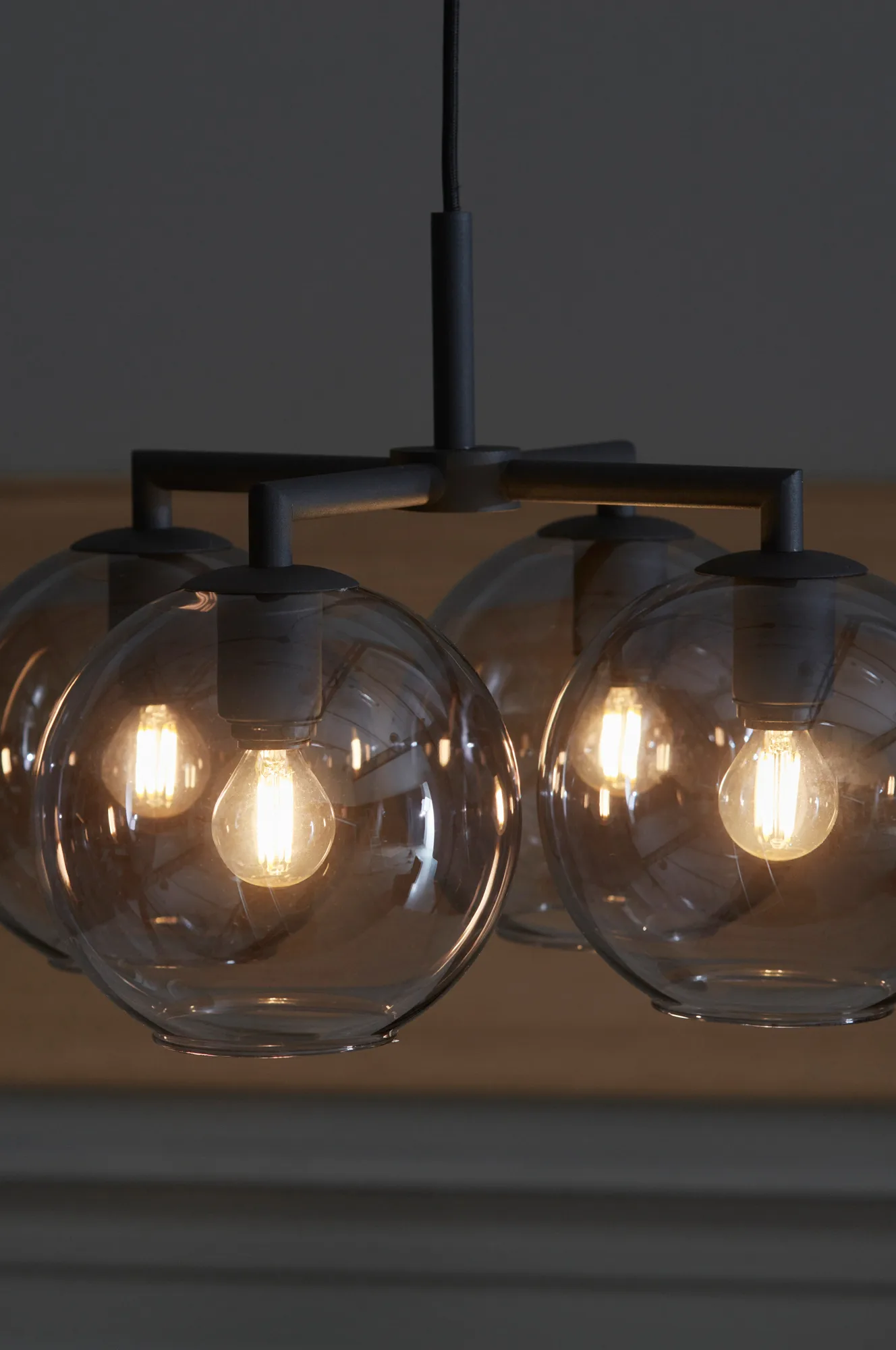 Ture riippuvalaisin 30 cm, Musta-savunvärinen lasi CO Bankeryd