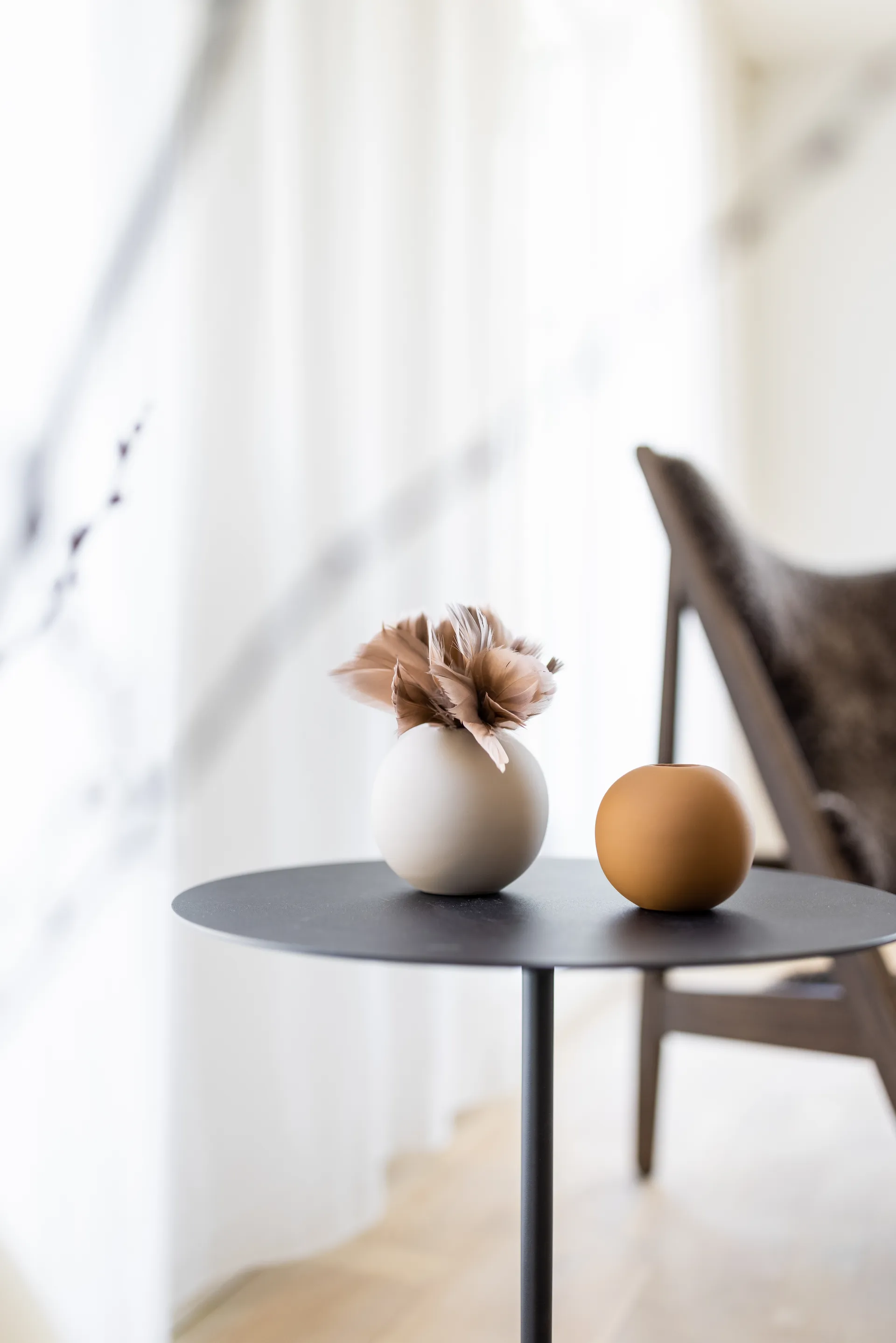 Ball maljakko sand, 10 cm Cooee Design