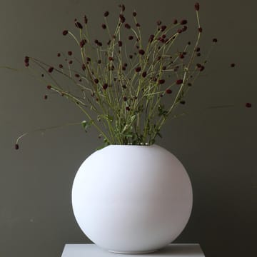 Ball maljakko white - 30 cm - Cooee Design