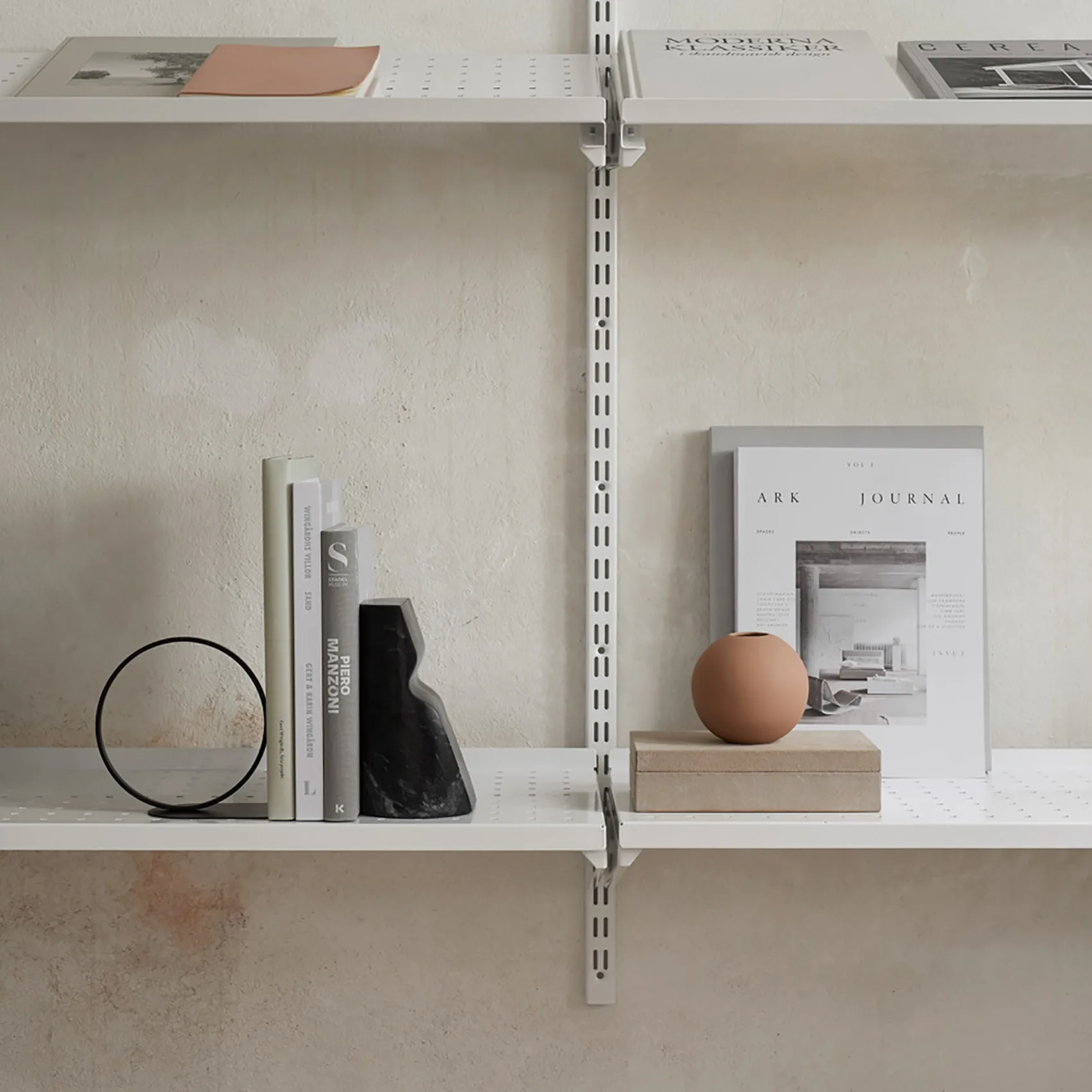 Shoulder kirjatuki, Musta Cooee Design