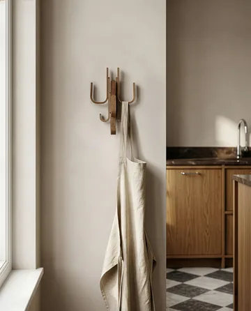 Woody koukku Three - Tummapetsattu tammi - Cooee Design