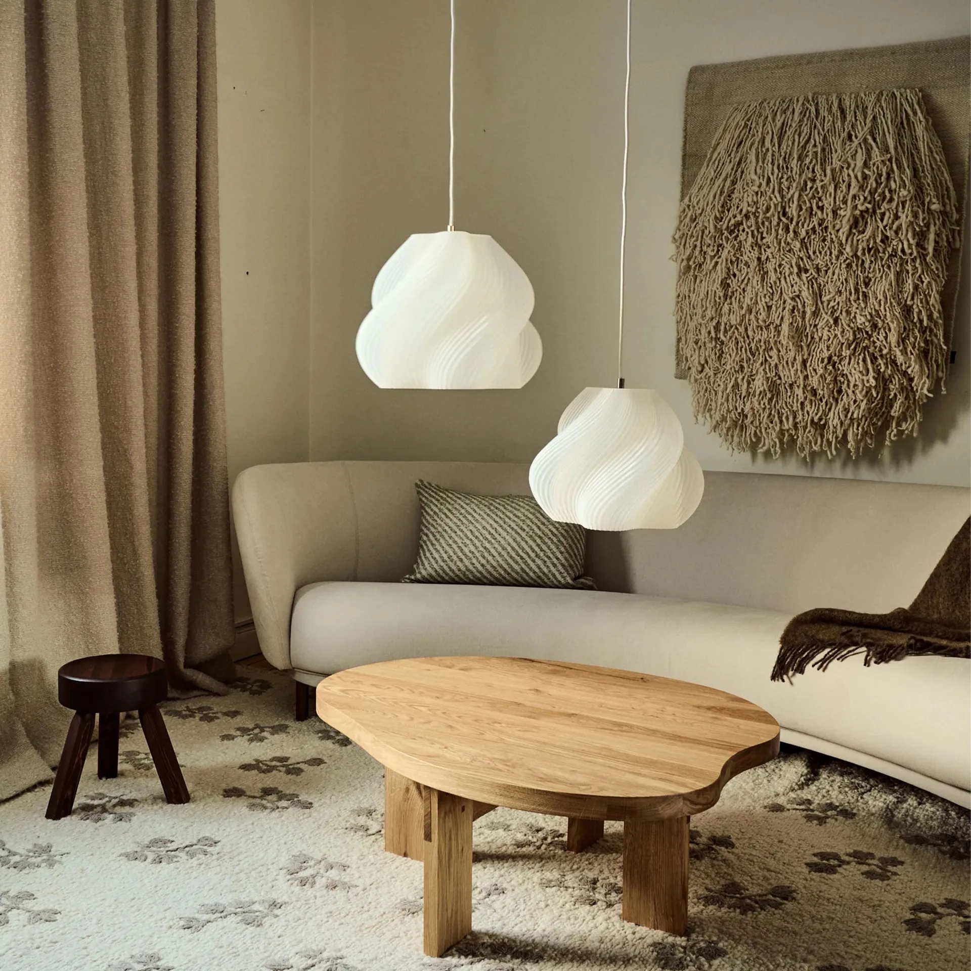 Soft Serve riippuvalaisin, White-brass, 03, 30 cm Crème Atelier