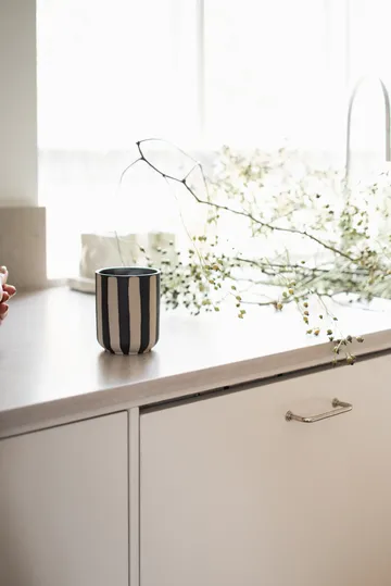 Burn tuoksukynttilä 60 h - Stripe black - DBKD