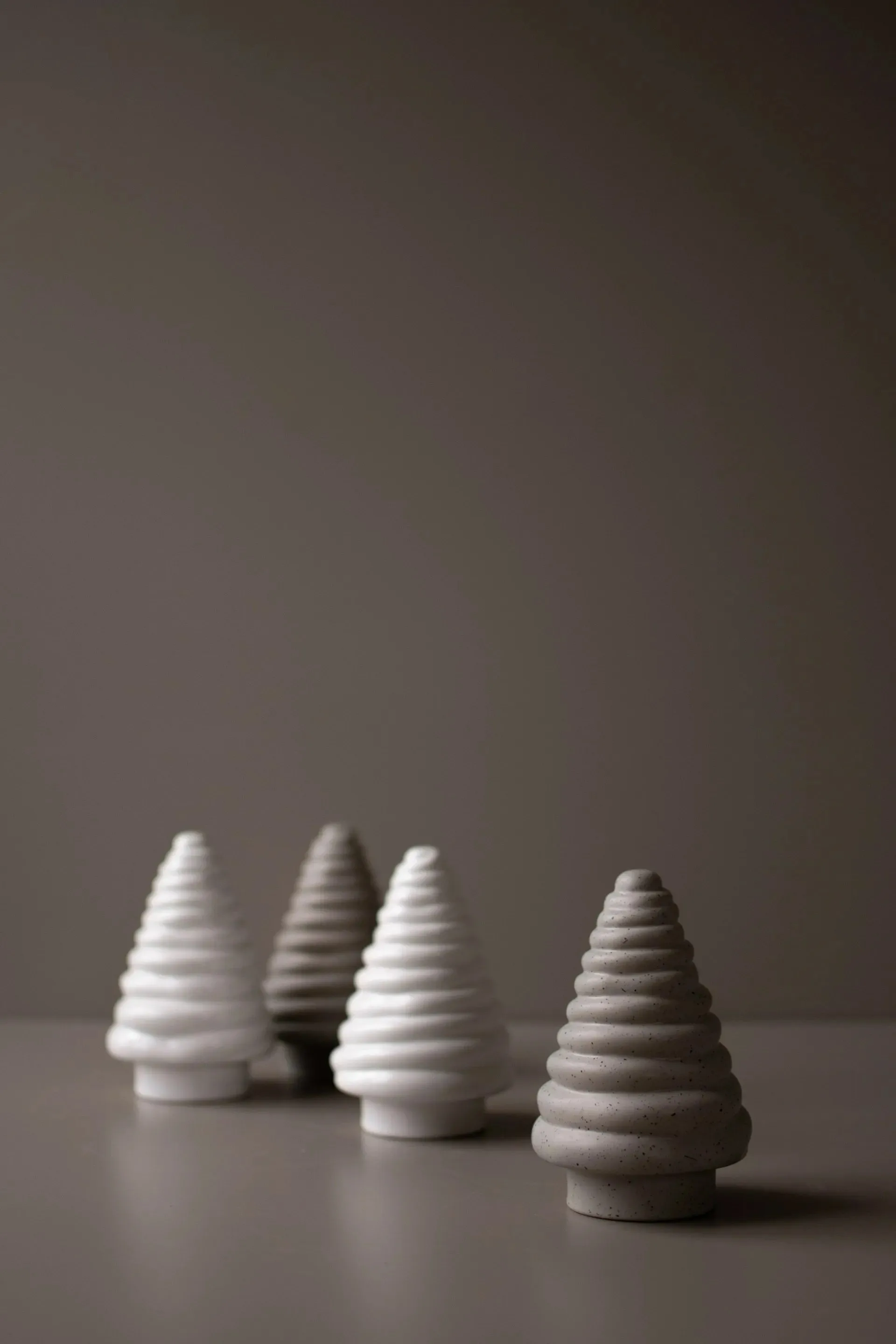 Curl tree koristekuusi 13 cm, Shiny white DBKD