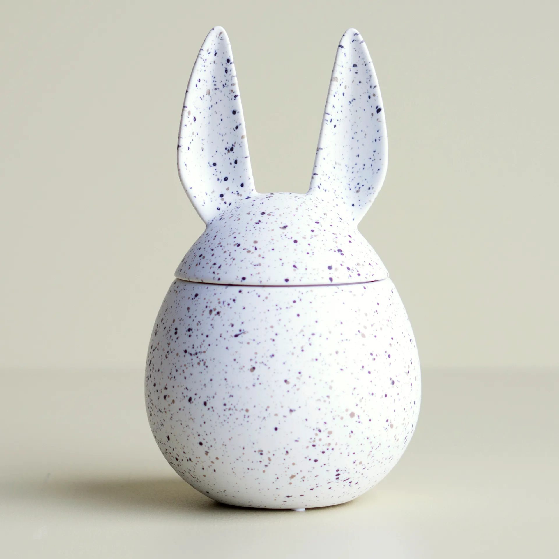 DBKD Eating rabbit kulho iso, White DBKD