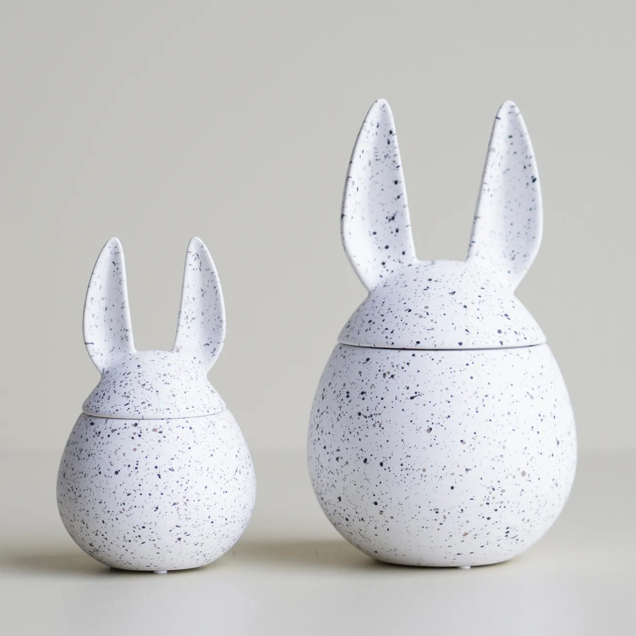 DBKD Eating rabbit kulho pieni, White dot DBKD