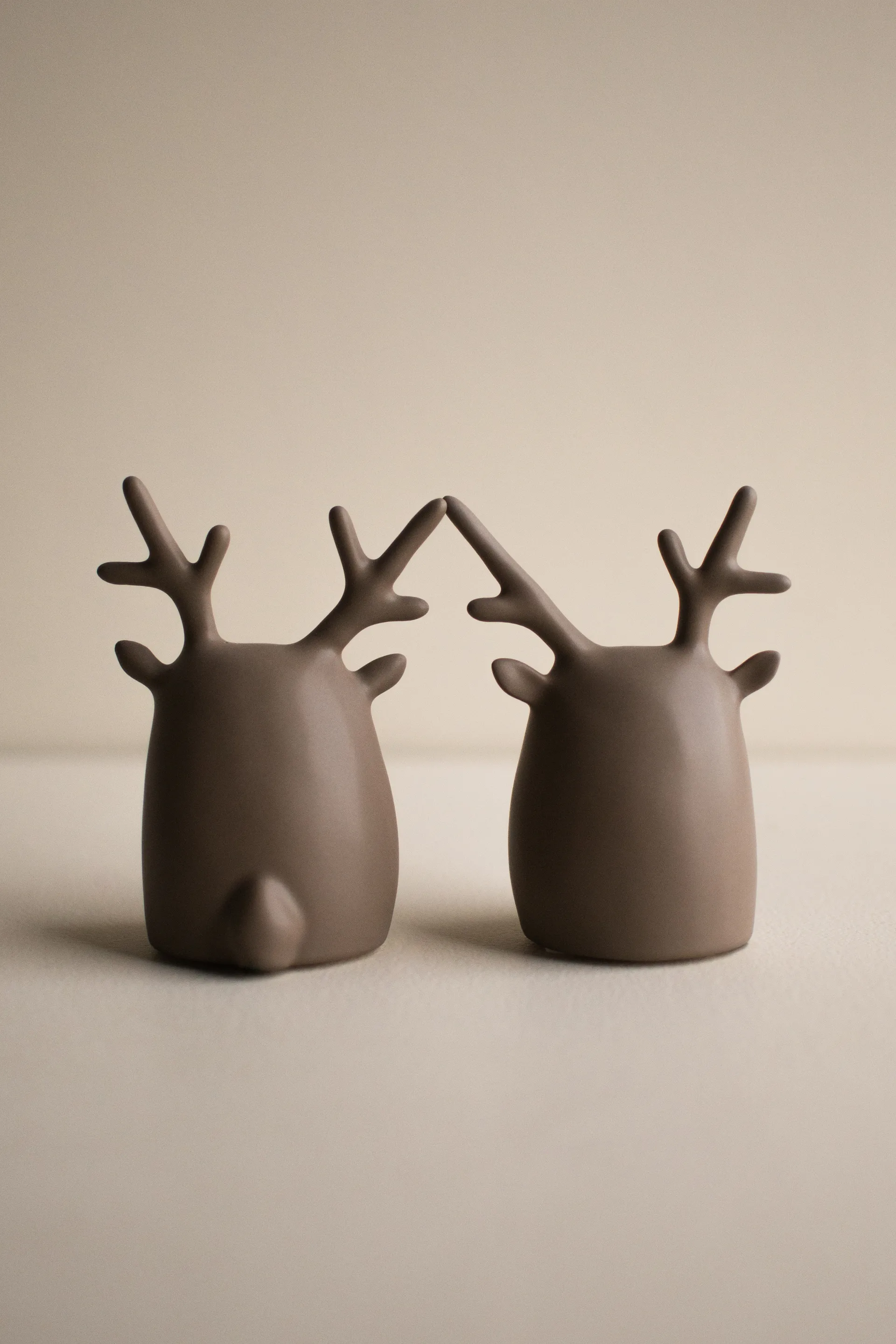 Deer twins 2 osaa, Pöly DBKD