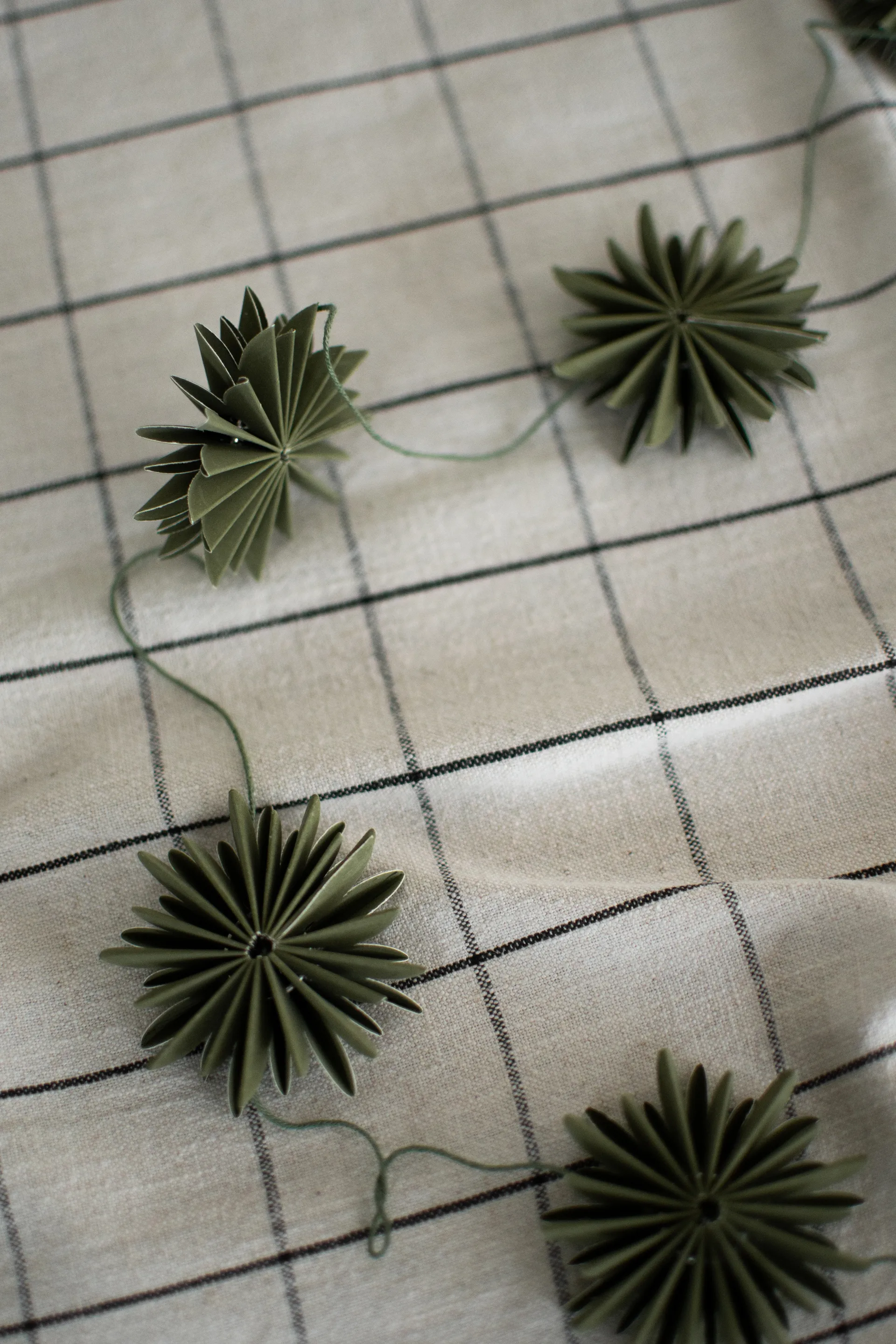 Garland hiutale koristeköynnös, Vihreä DBKD