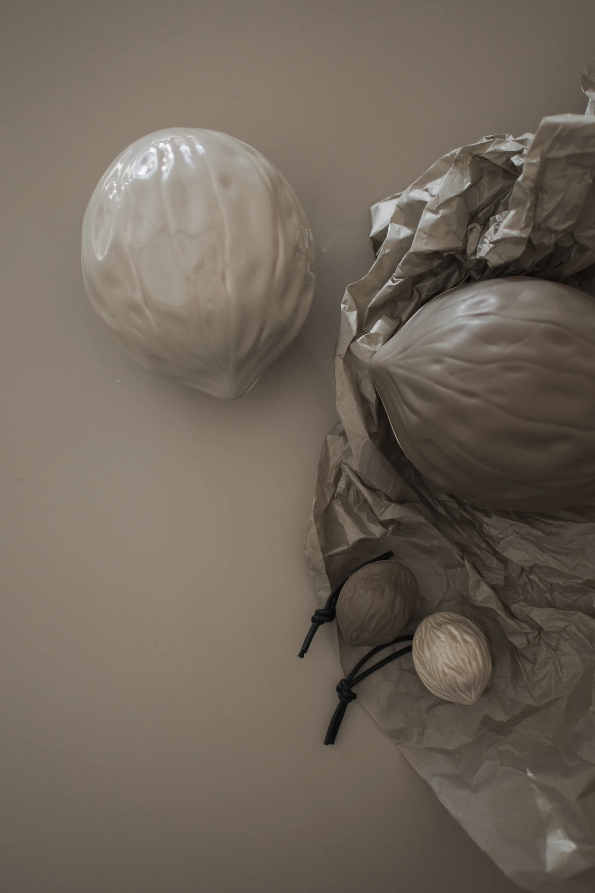 Hanging walnut -joulukuusenkoriste , Dust DBKD