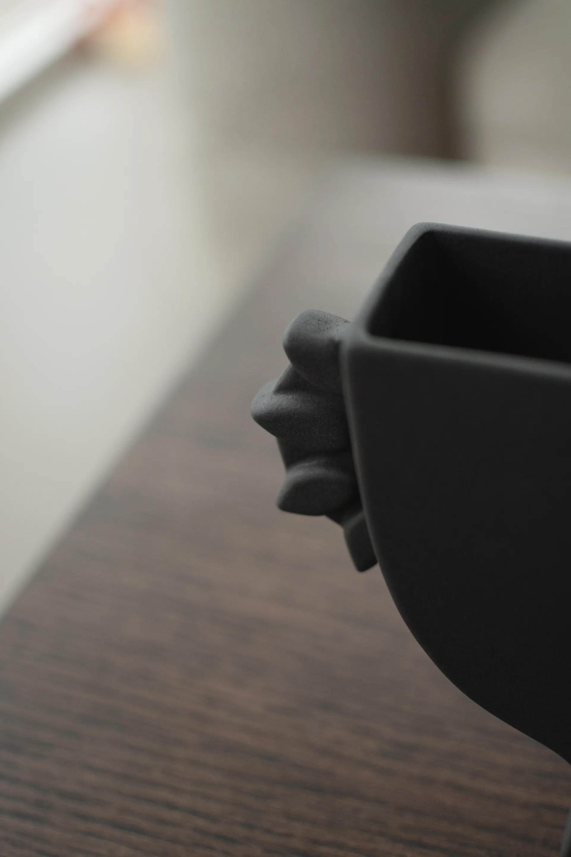 Litteä maljakko 16 cm, Musta DBKD