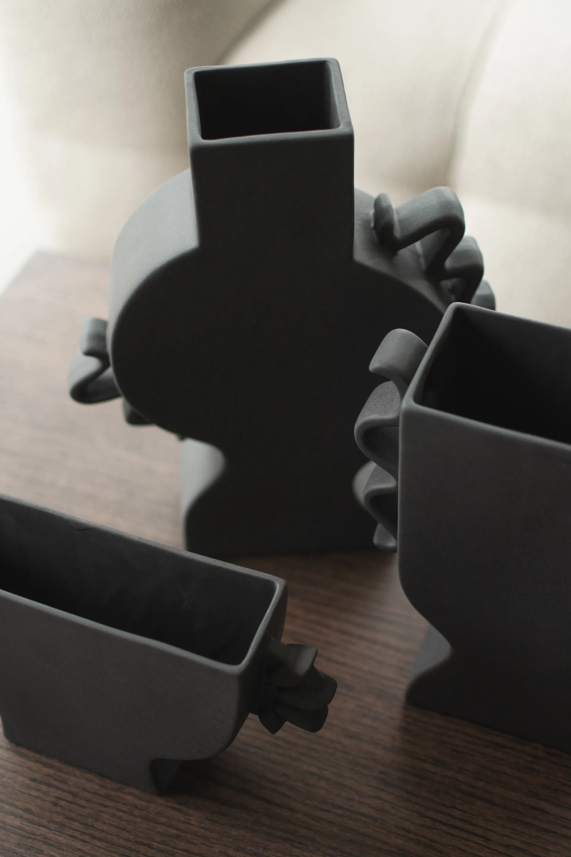 Litteä maljakko 33 cm, Musta DBKD