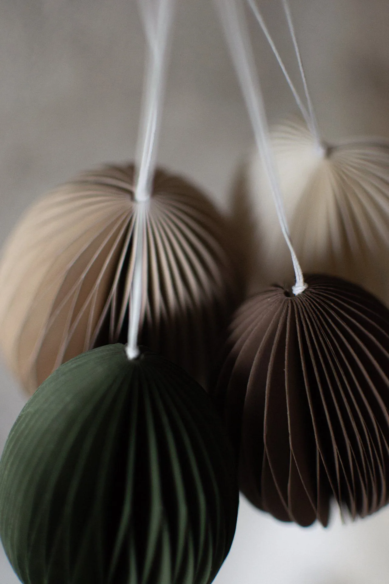 Ovoid pääsiäiskoriste paperi 7 cm, White DBKD