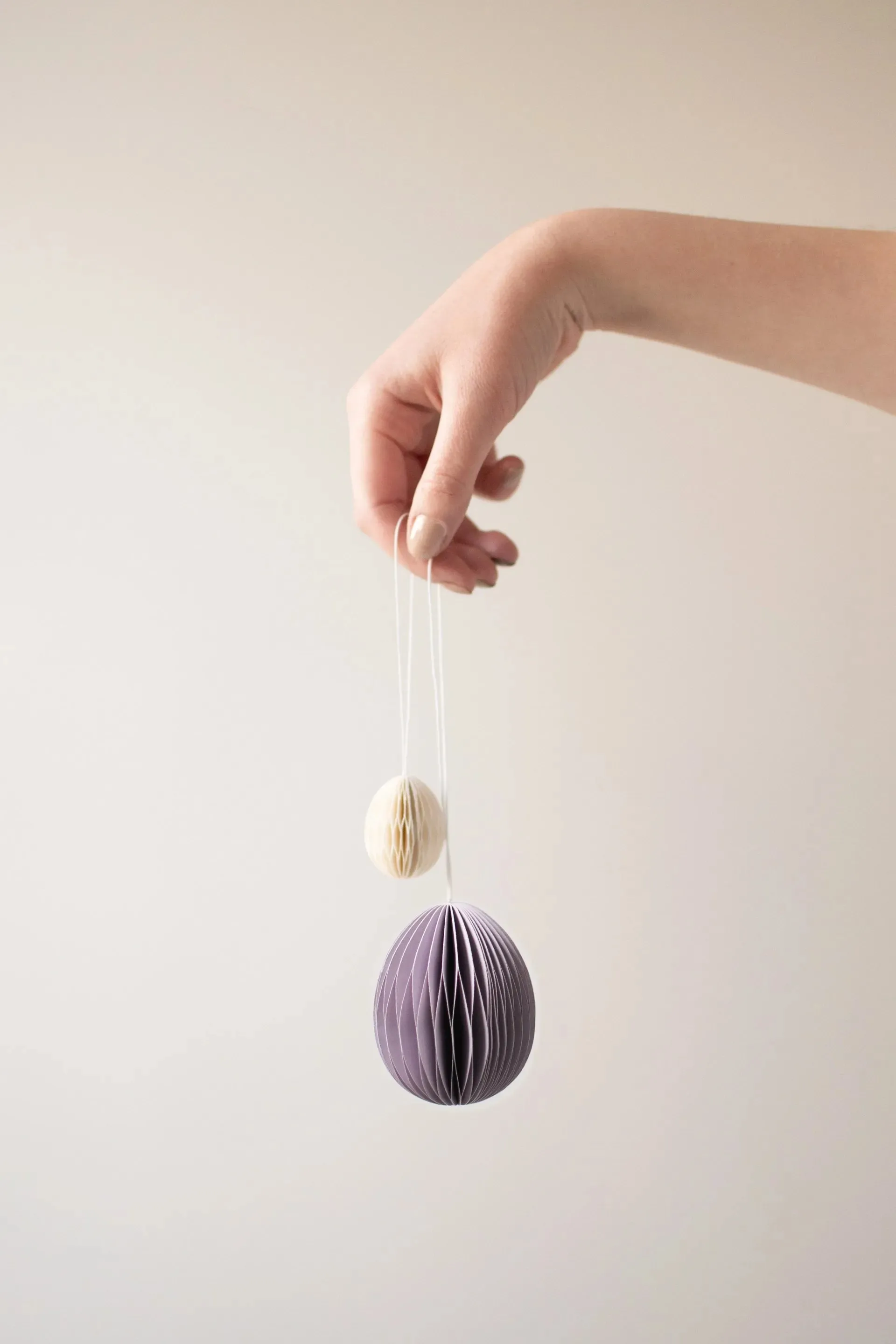 Ovoid pääsiäiskoriste paperi small 4 cm, White DBKD