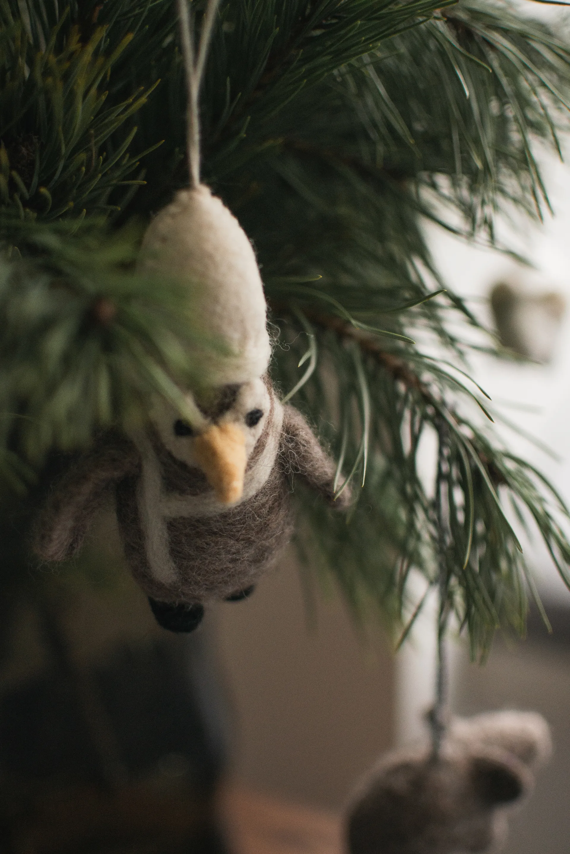 Riippuva pingviini koriste, Beige-valkoinen DBKD