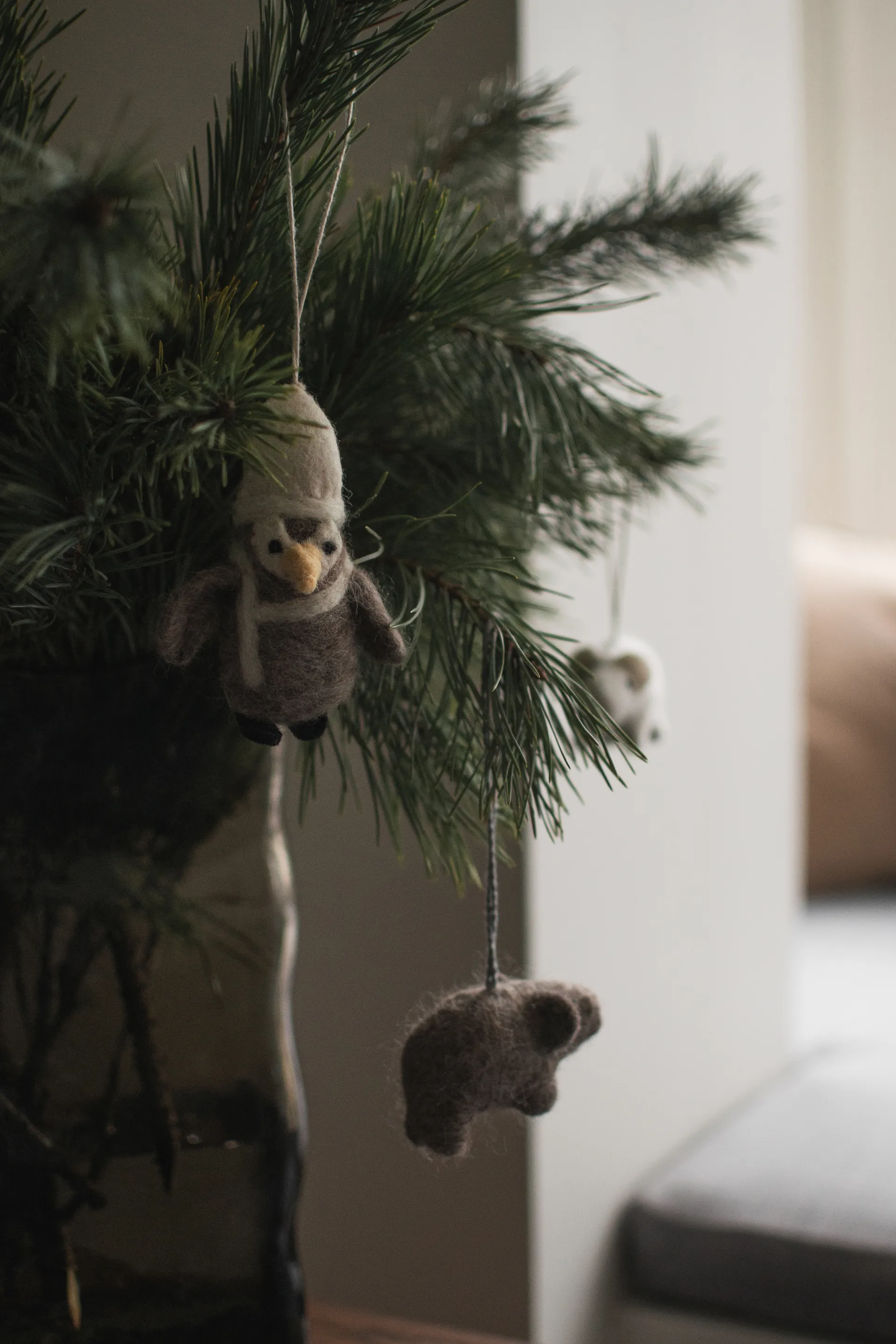 Riippuva pingviini koriste, Beige-valkoinen DBKD