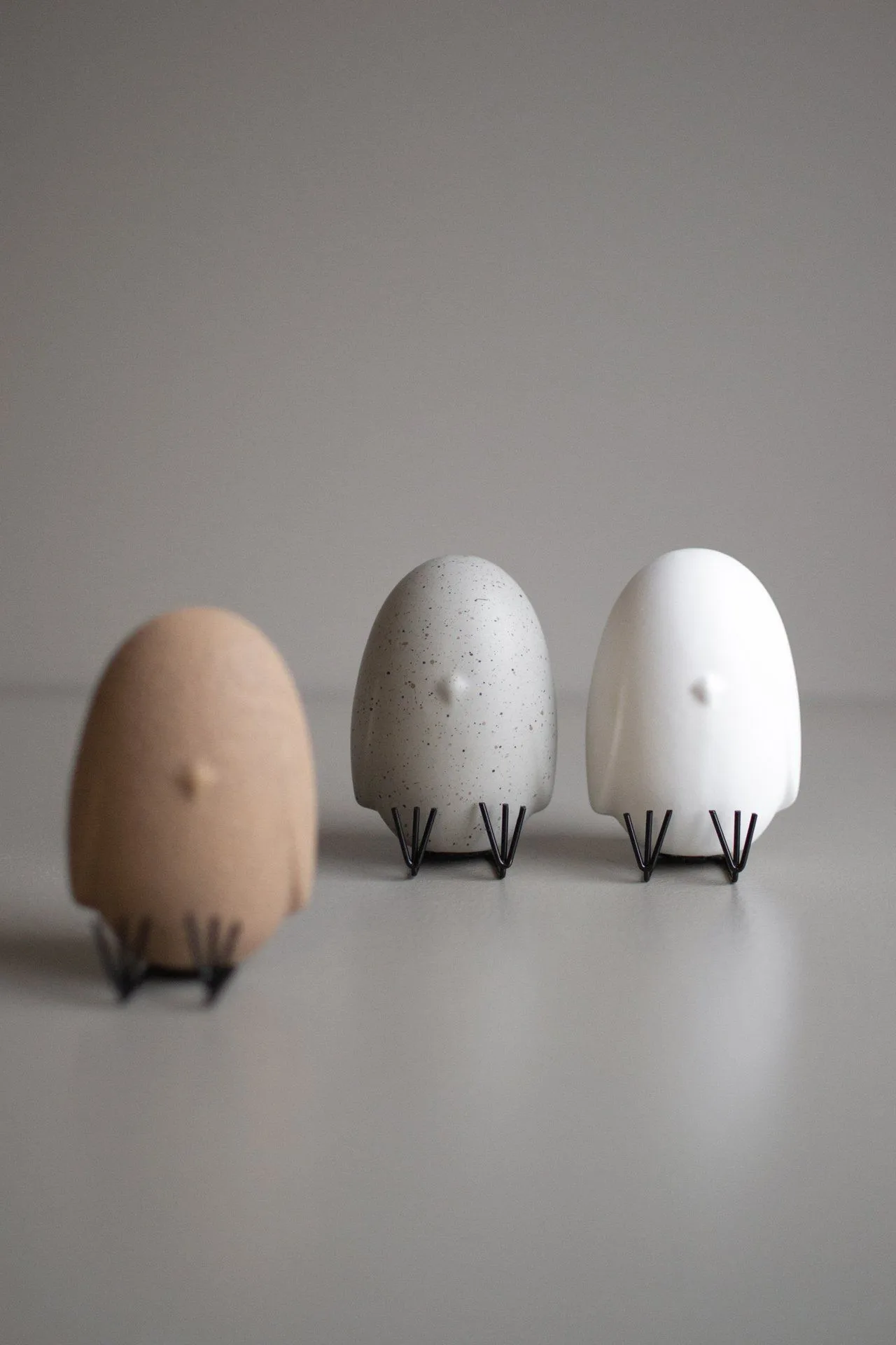 Sit Around -pääsiäiskoriste, White DBKD