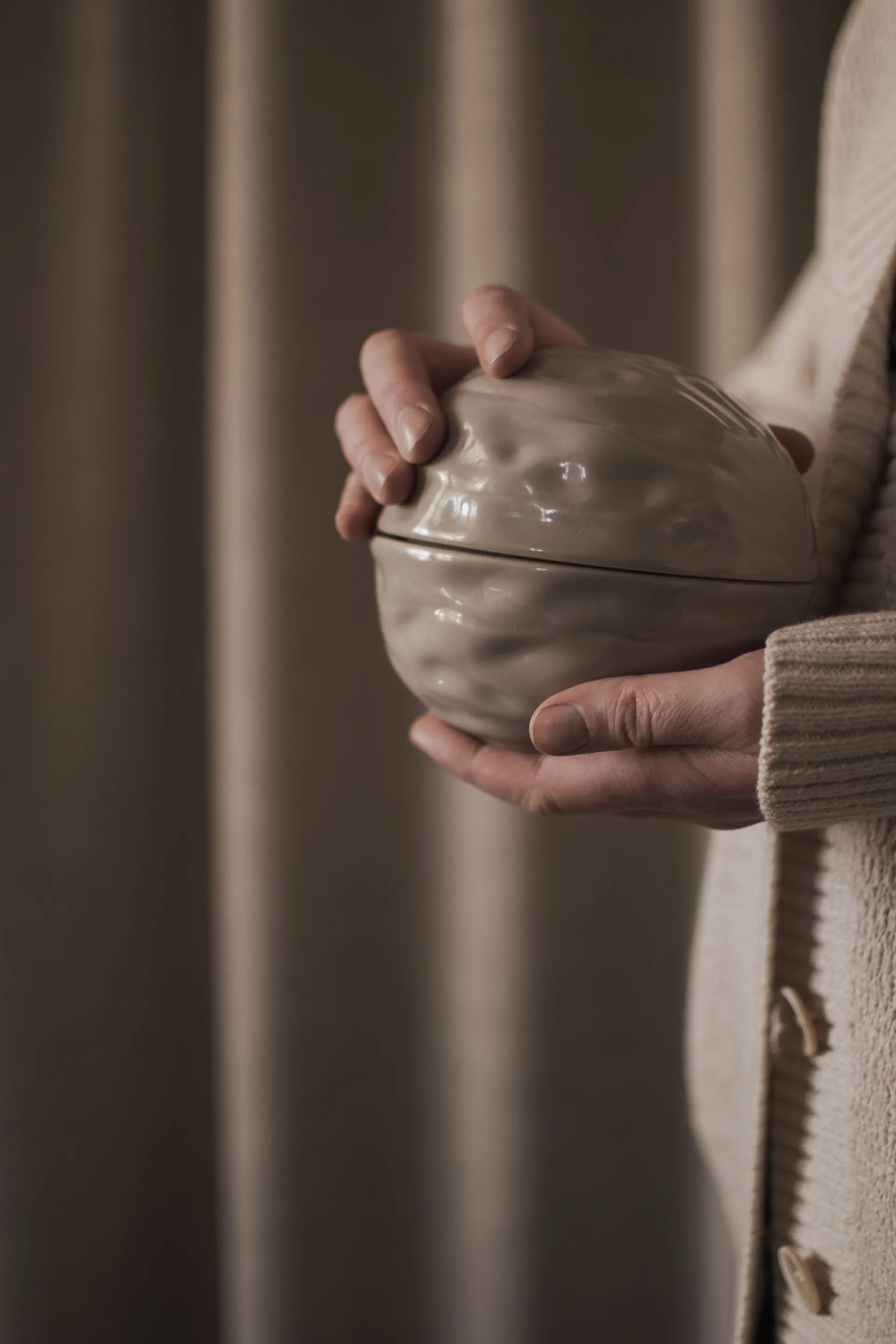 Walnut kulho kannella, Shiny mole DBKD