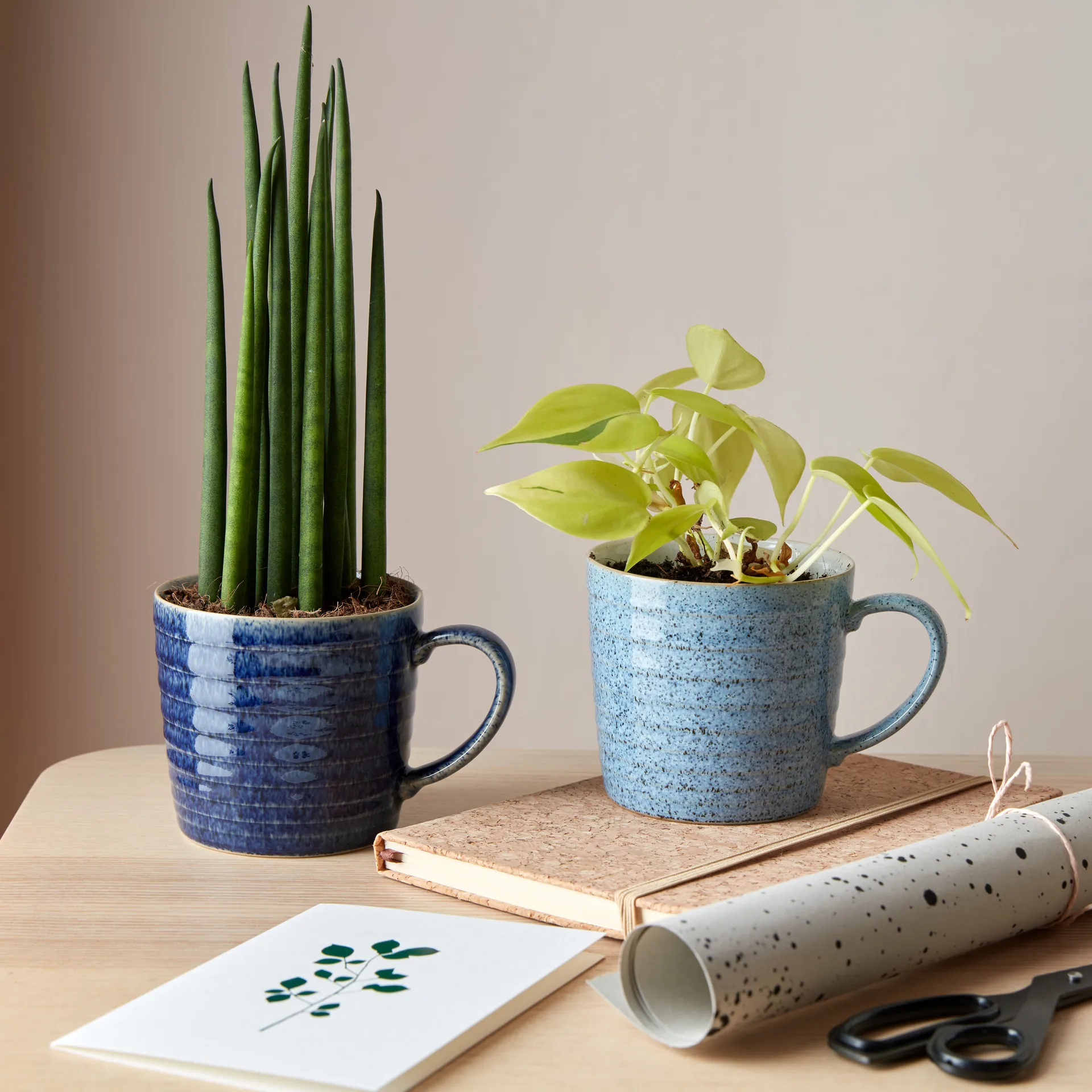 Studio Blue uritettu muki, 40 cl, Cobalt-pebble Denby