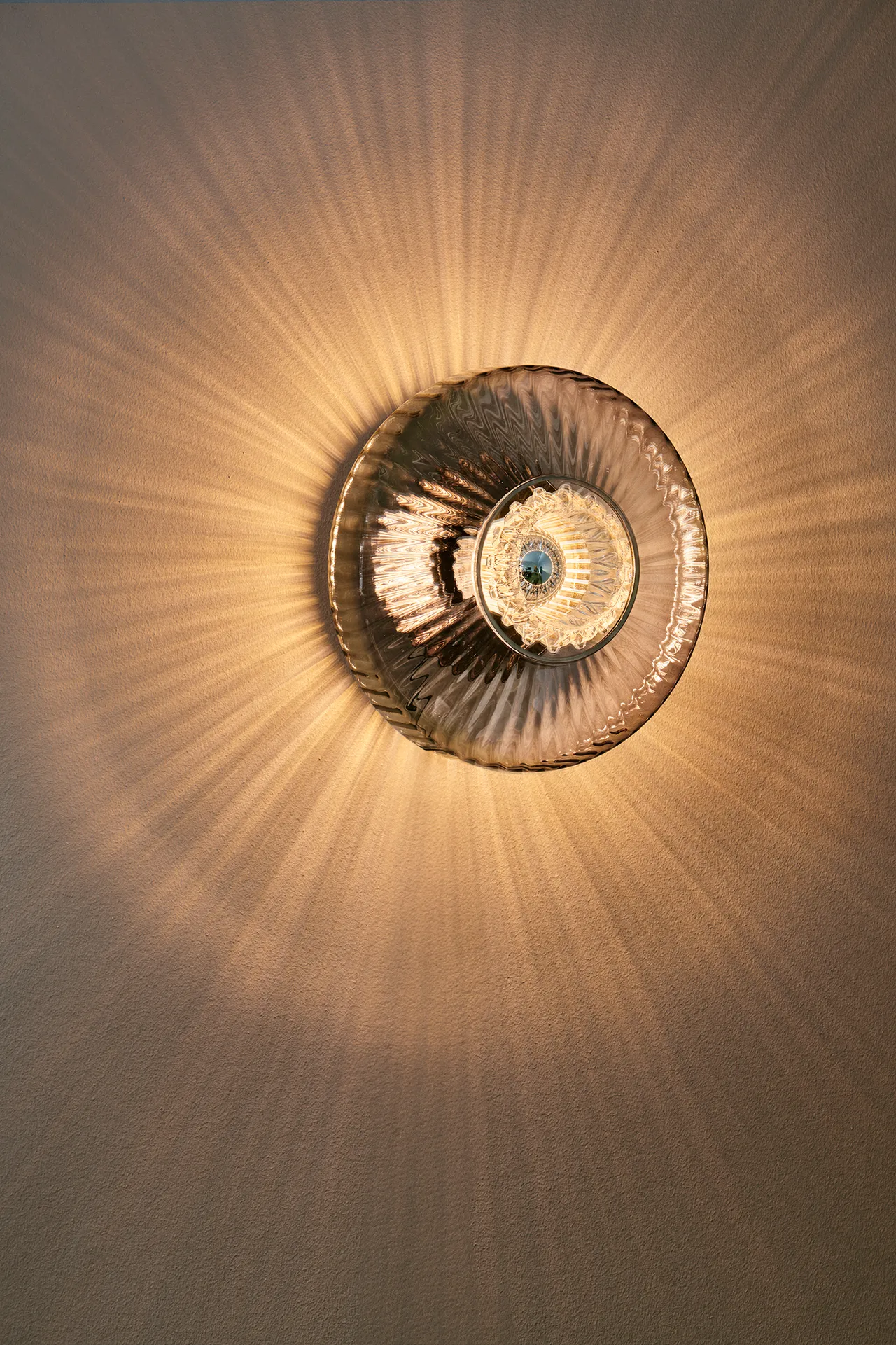 Eyeball New Wave Optiv XL -seinälamppuun, Musta Design By Us