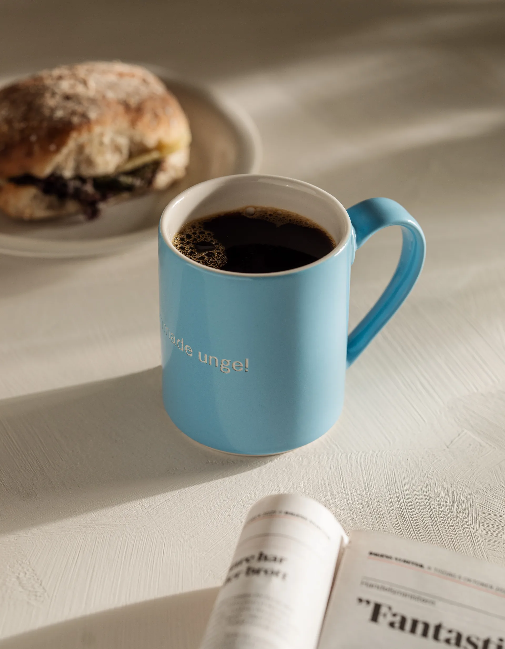 Astrid Lindgren -muki, förgrömmade Unge!, Ruotsinkielinen teksti Design House Stockholm