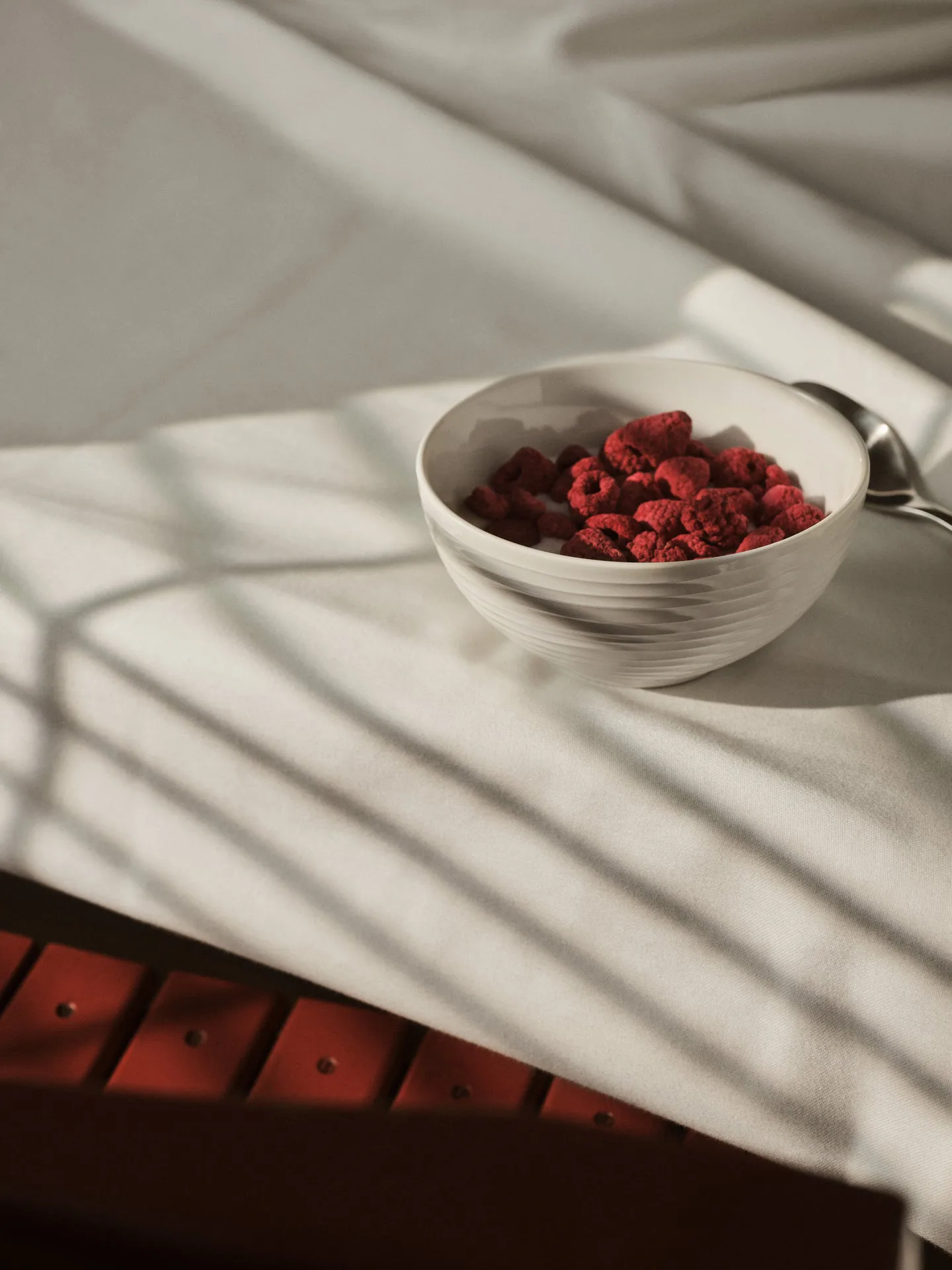 Blond kulho, valkoinen piste Design House Stockholm