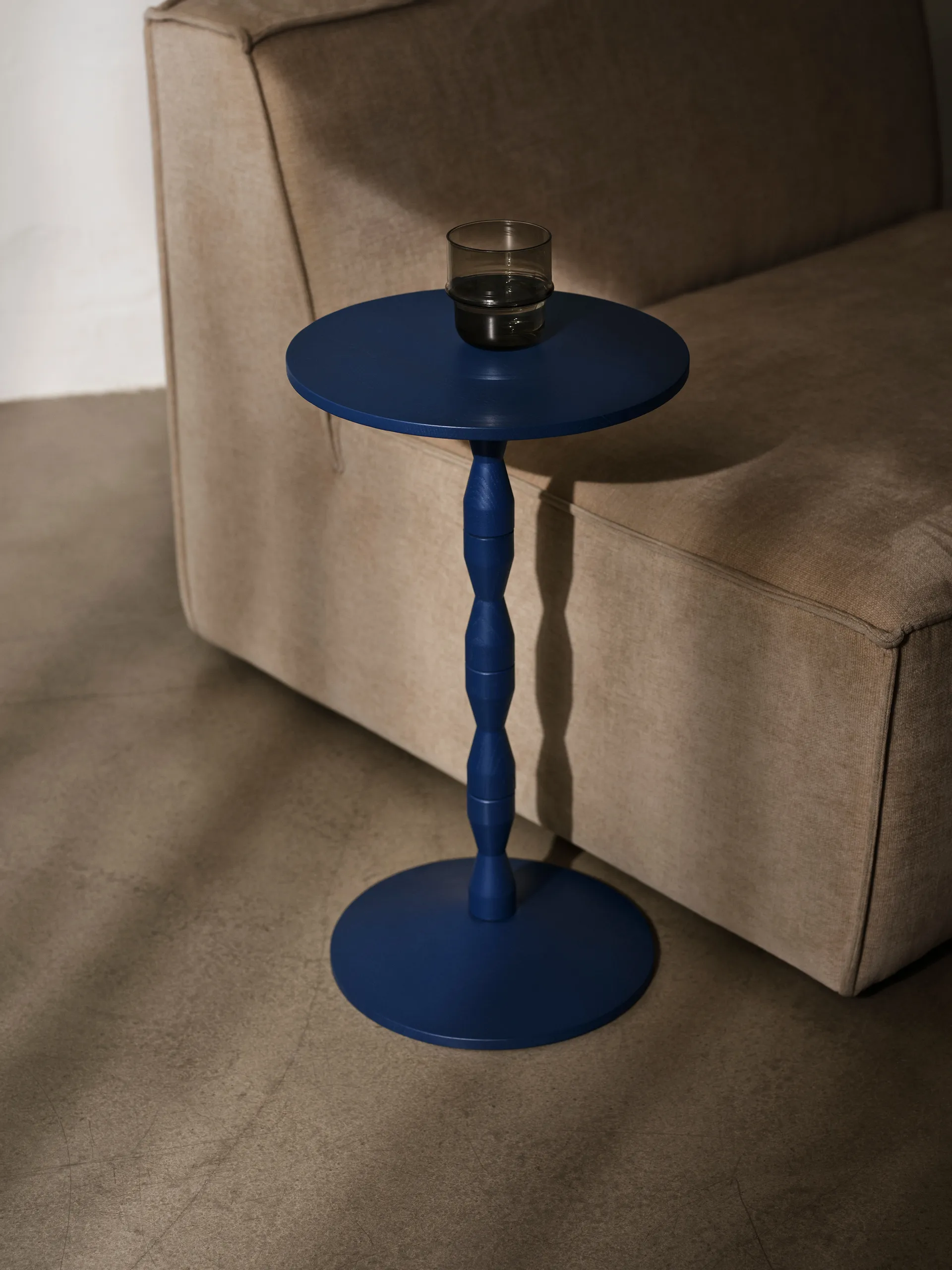Pedestal pöytä Ø 31 x 67,5 cm, Blue Design House Stockholm