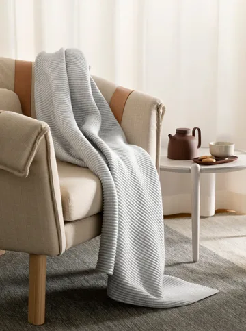 Pleece huopa 140 x 160 cm - Vaaleanharmaa - Design House Stockholm