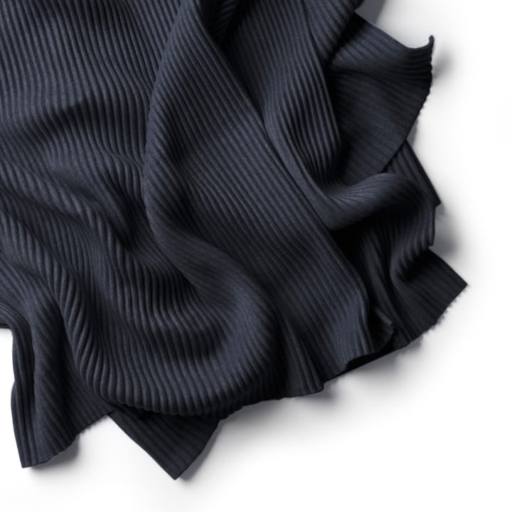 Pleece huopa 140 x 170 cm, Musta Design House Stockholm